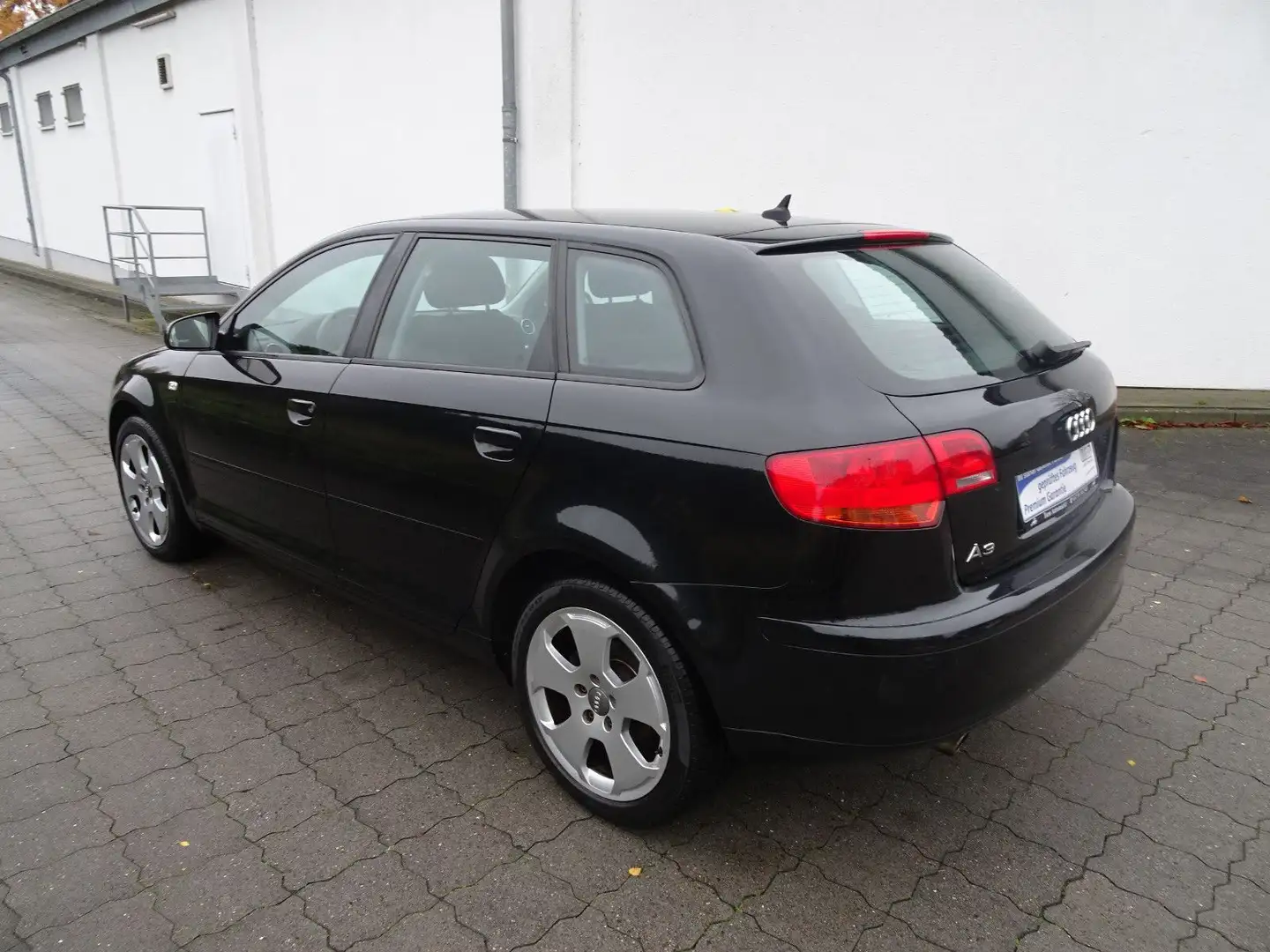 Audi A3 1.6 FSI Sportback/ 1-Hand/ Klima /Alufelgen Schwarz - 2