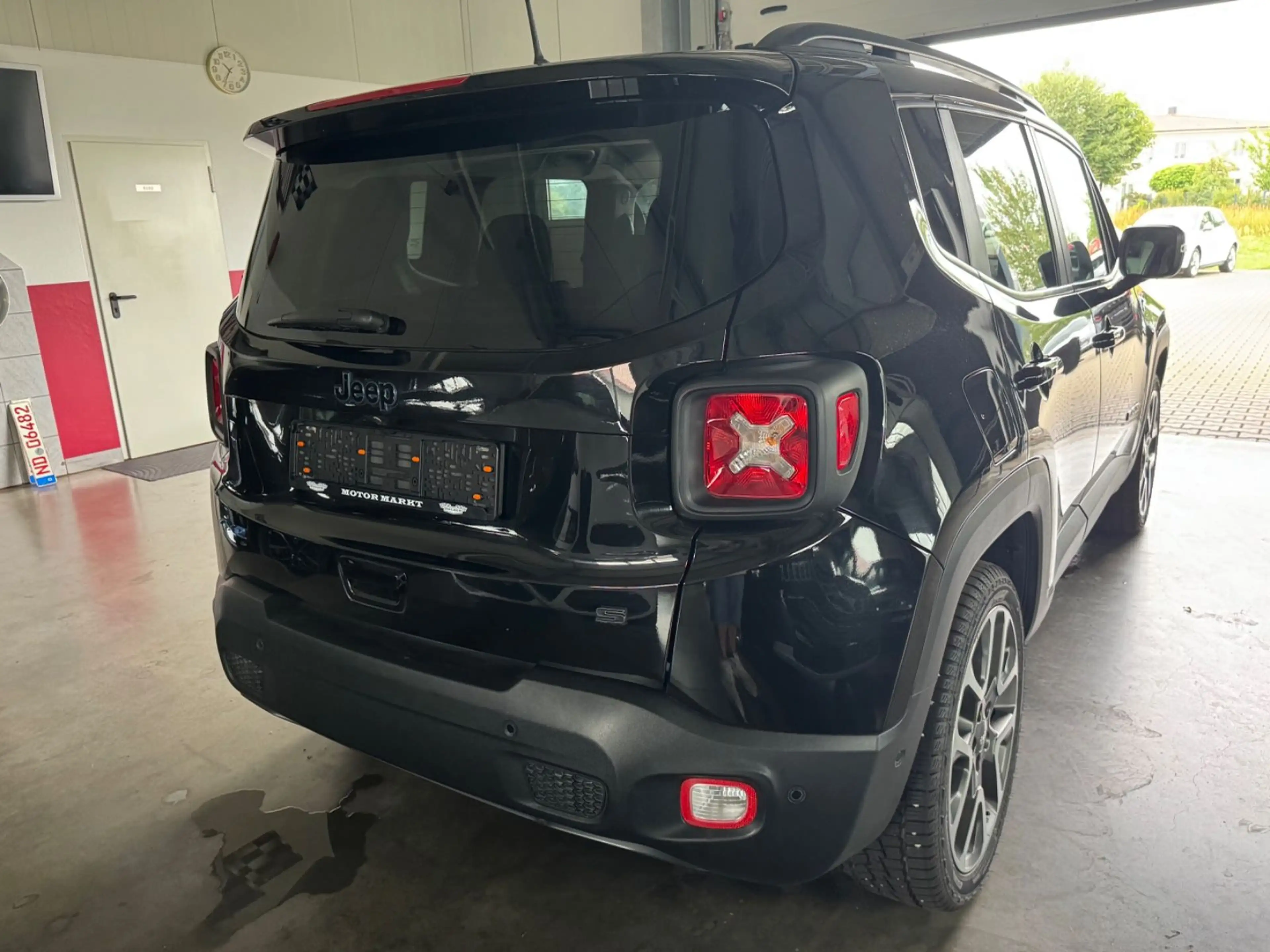 Jeep Renegade S Plug-In-Hybrid 4xe — photo 7