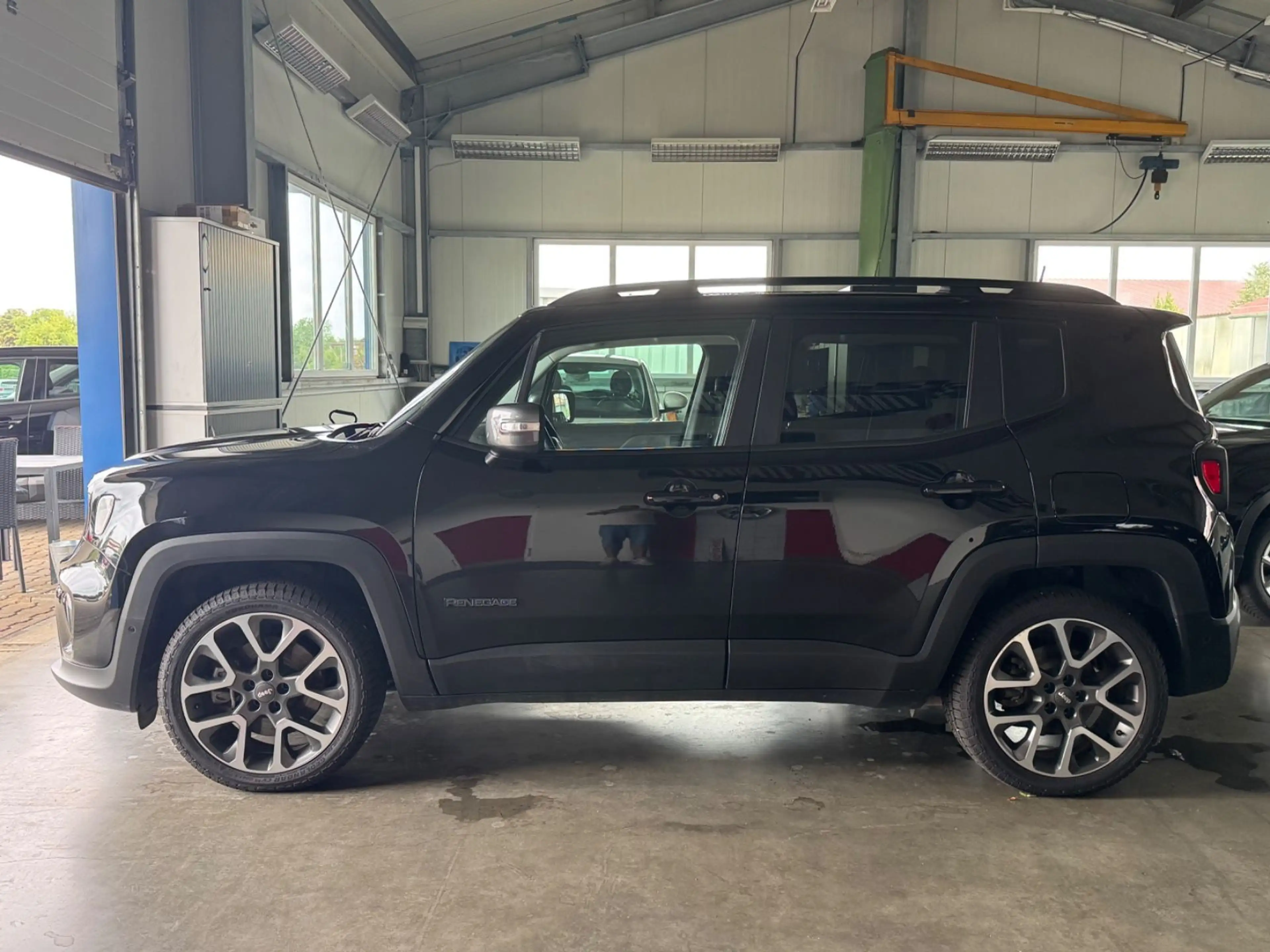 Jeep Renegade S Plug-In-Hybrid 4xe — photo 4