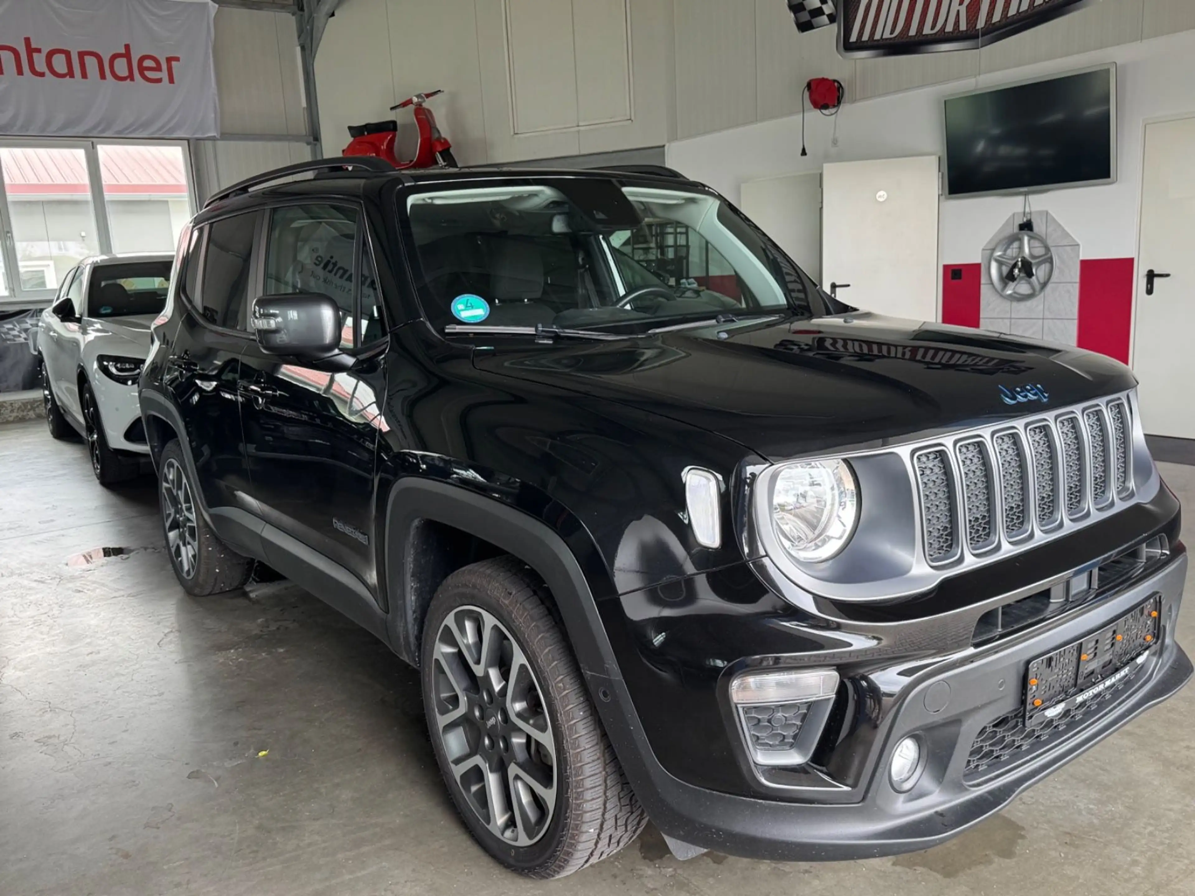 Jeep Renegade S Plug-In-Hybrid 4xe — photo 9