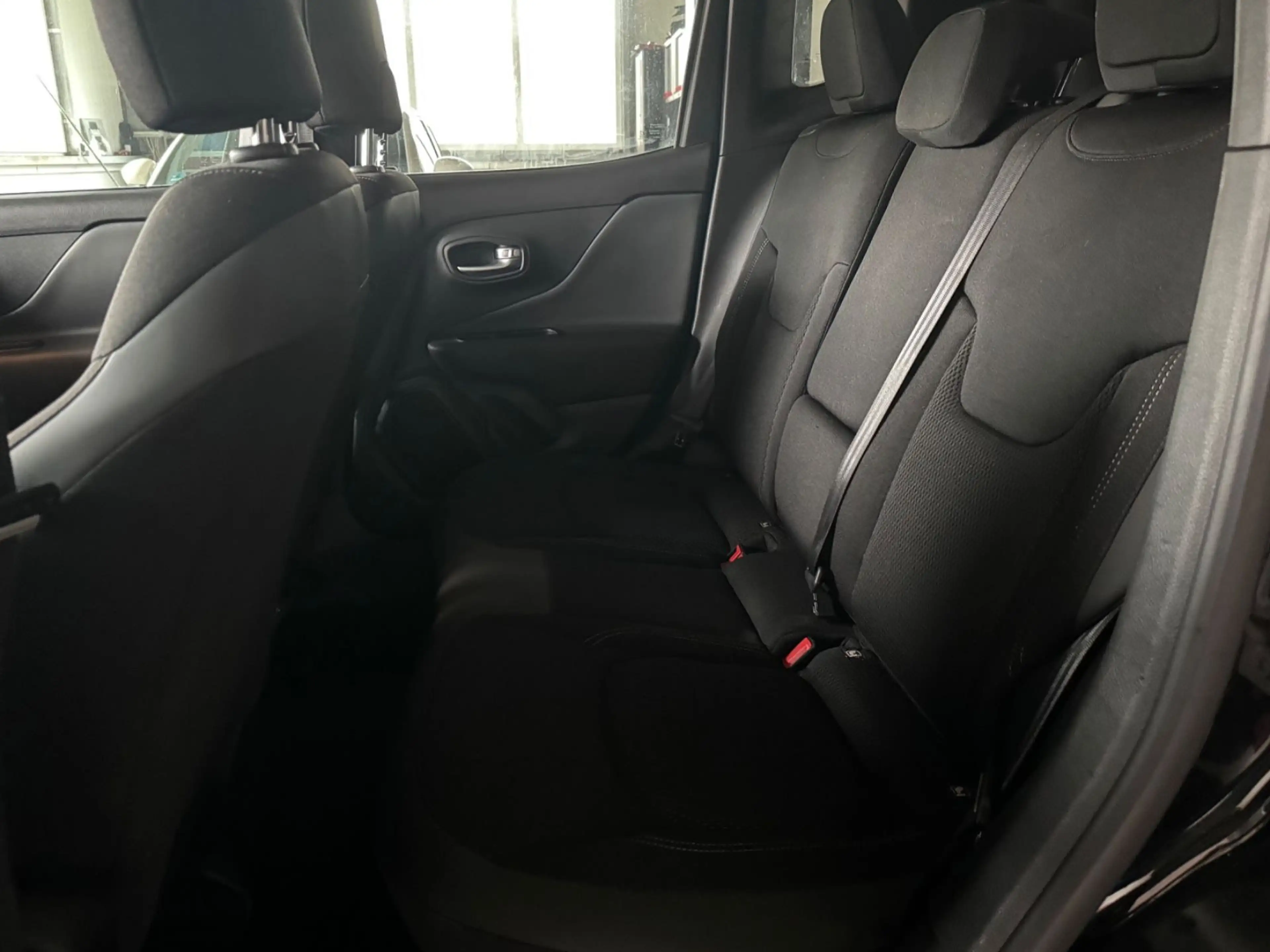 Jeep Renegade S Plug-In-Hybrid 4xe — photo 15