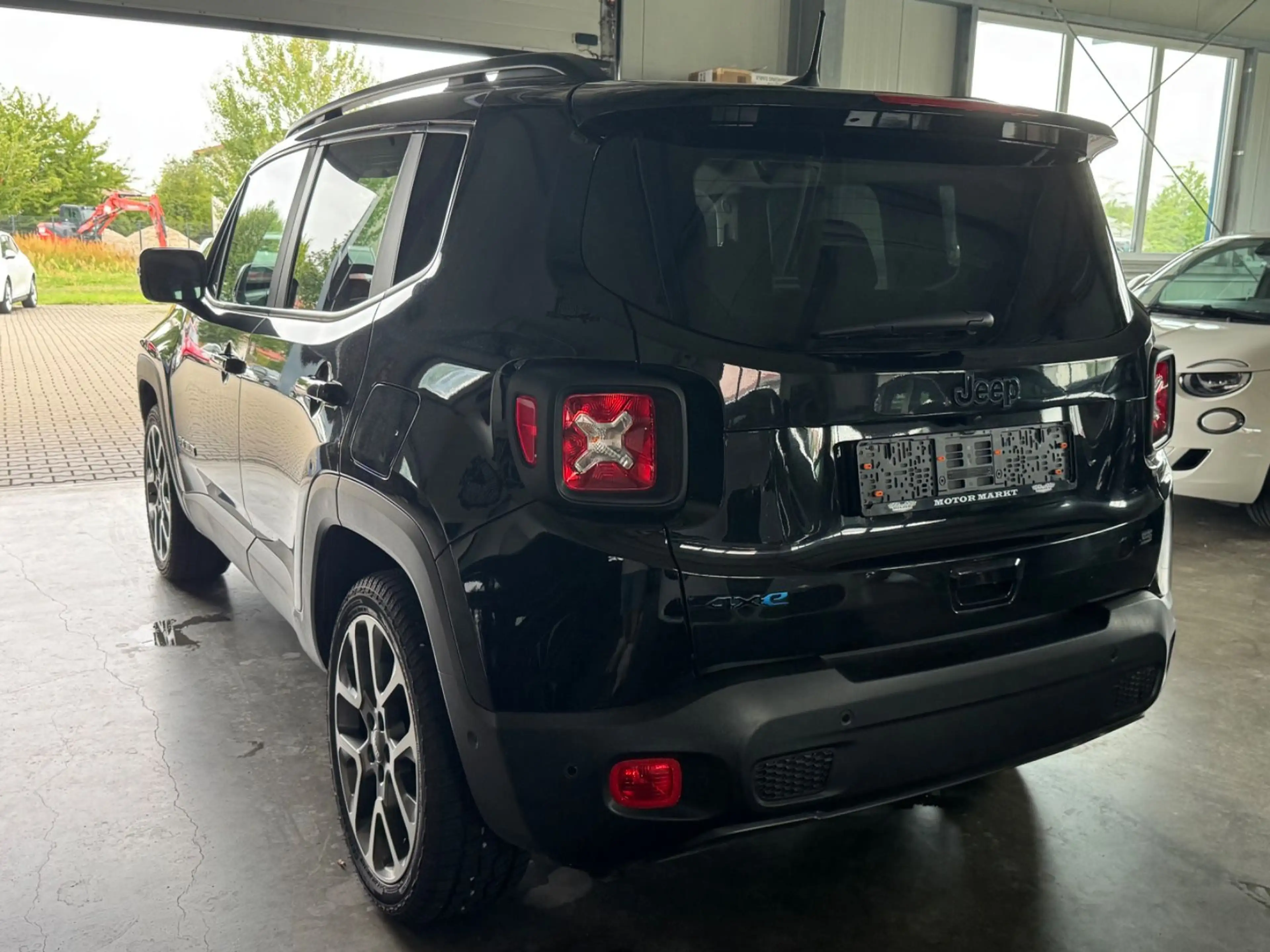 Jeep Renegade S Plug-In-Hybrid 4xe — photo 5