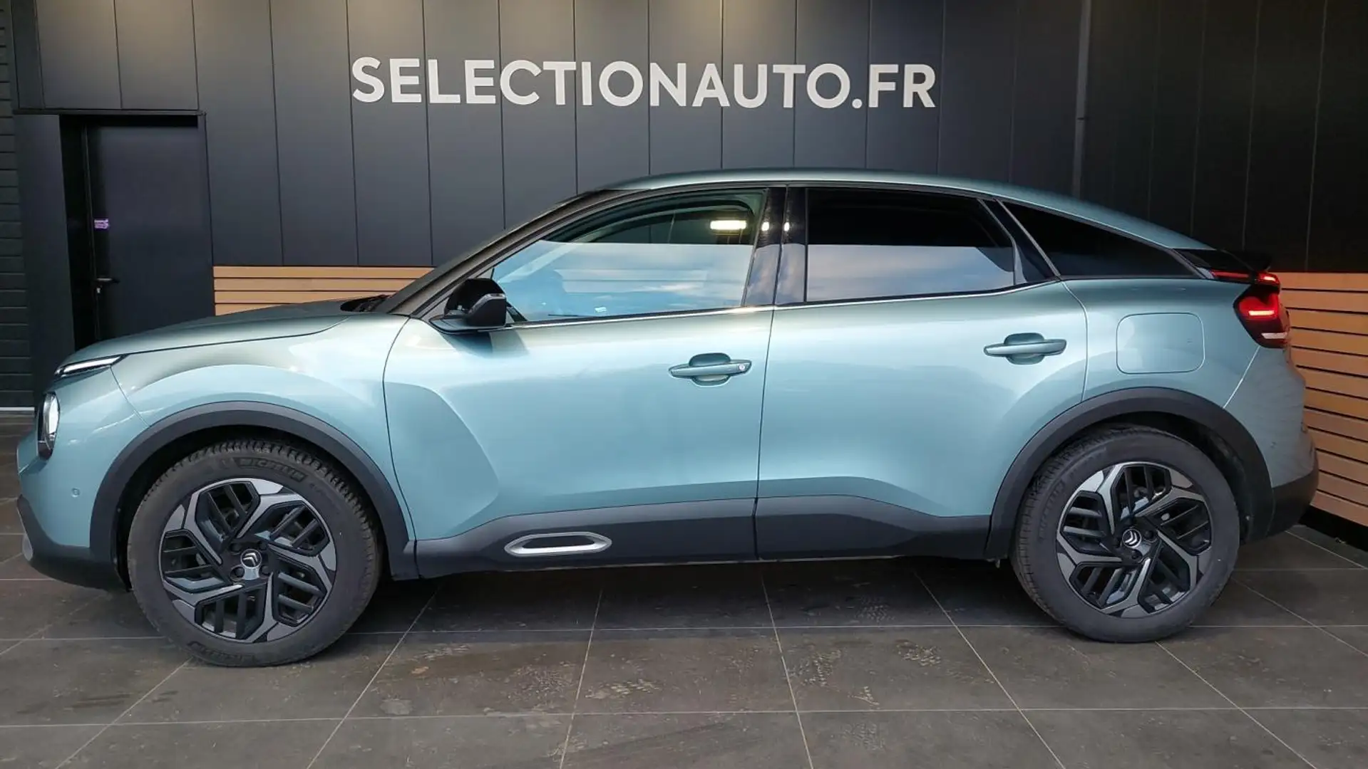 Citroen C4 III PureTech 130 S&amp;S EAT8 Shine Bleu - 2