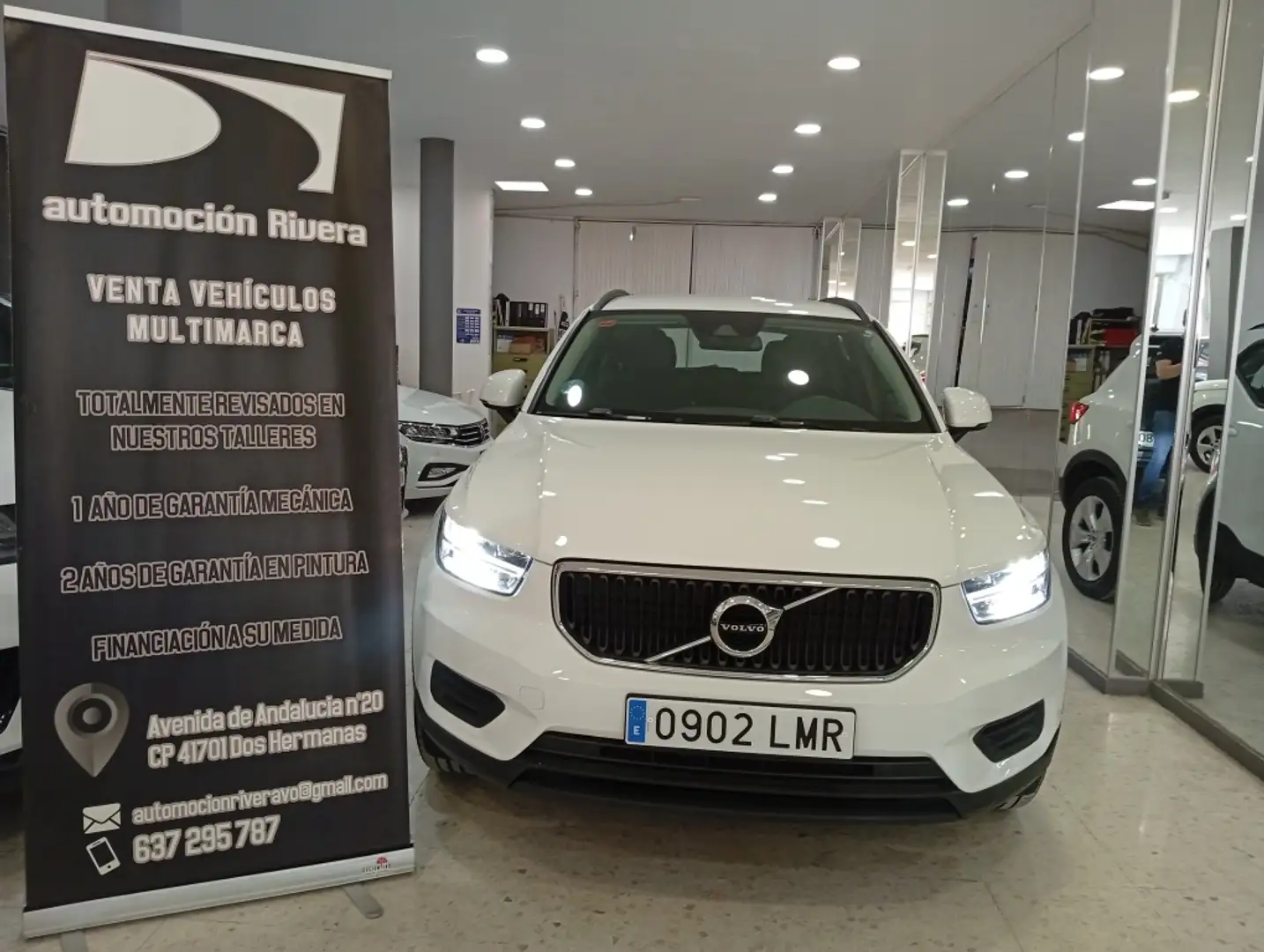 Volvo XC40 T2 Momentum Core Blanco - 2