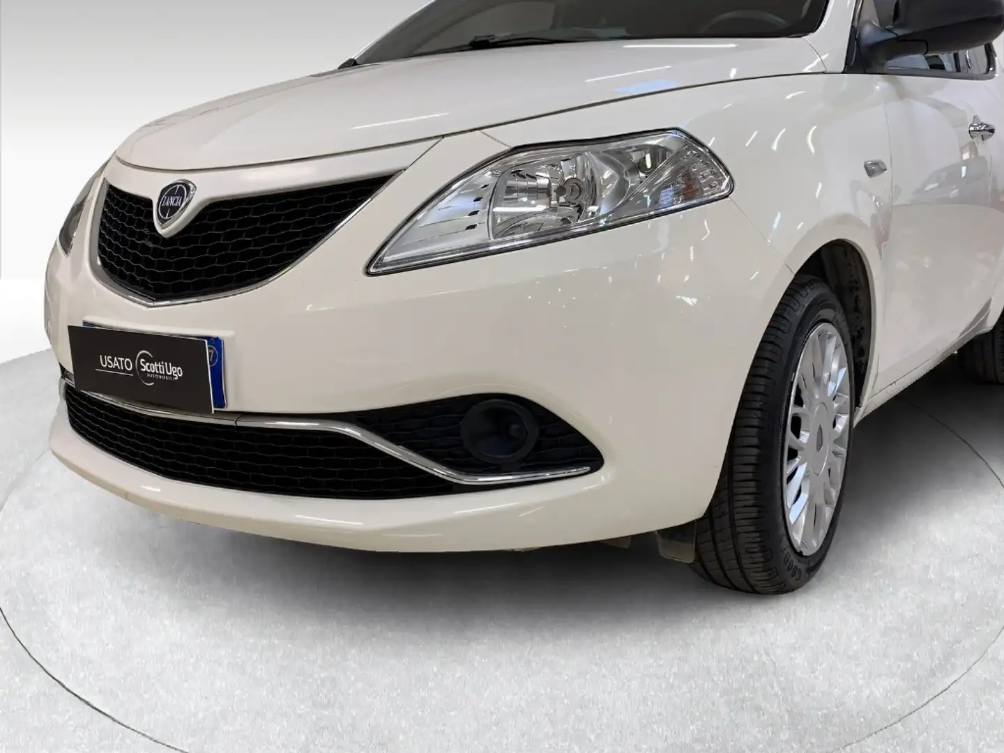 Lancia Ypsilon 5 Porte 1.2 Ecochic Silver Bianco - 2