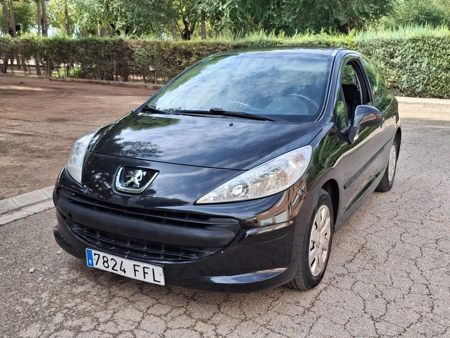 Peugeot 207 207 1.4HDI Urban Urban Negro - 1