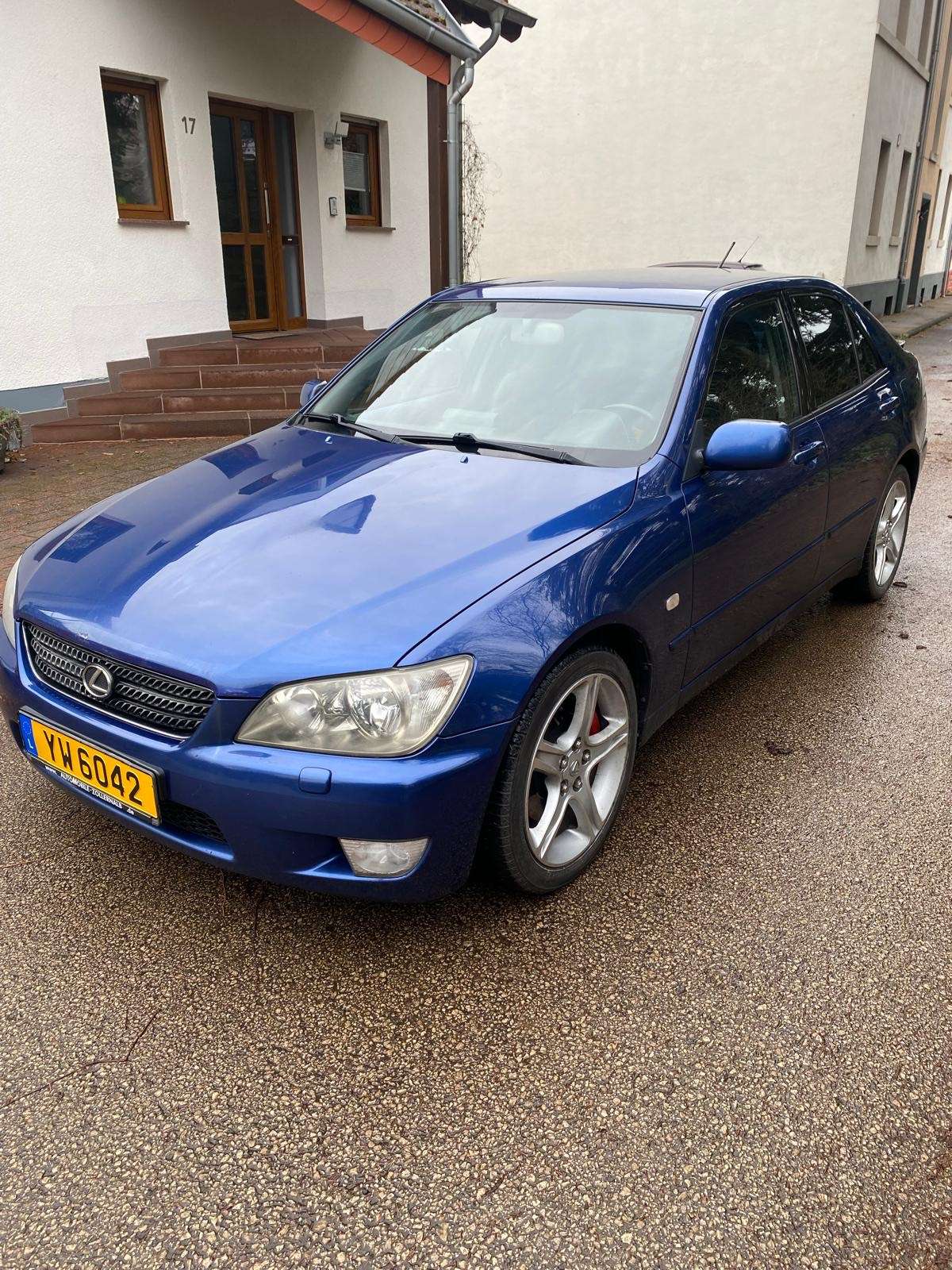 Second hand Lexus Is 200