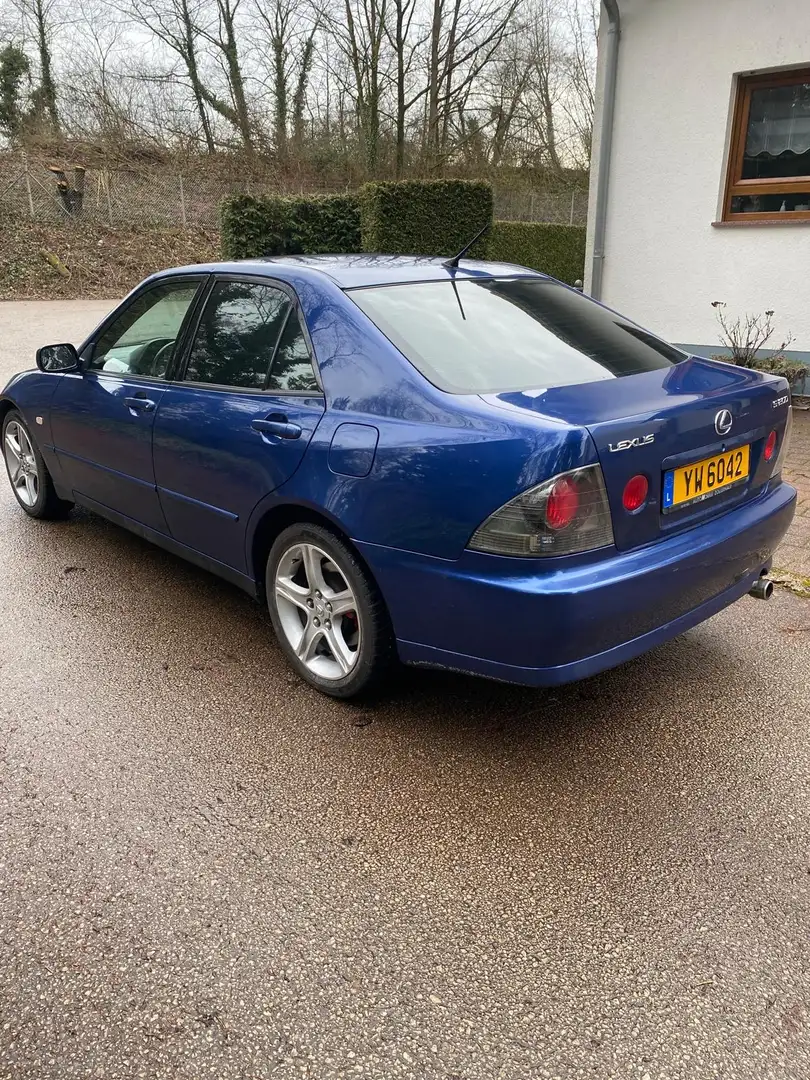 Lexus IS 200 Sport - 2