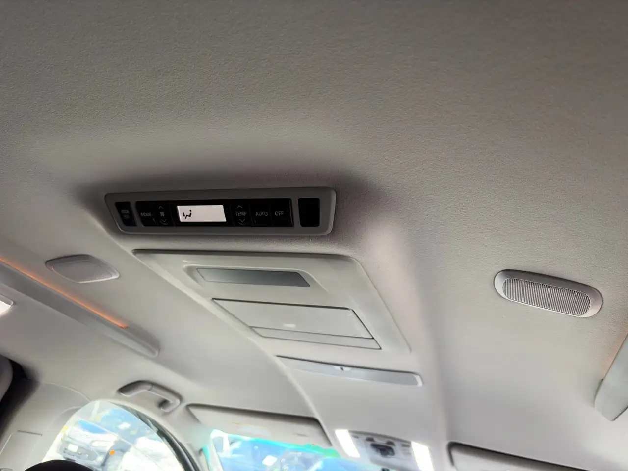 Toyota Sienna снимка Toyota Sienna