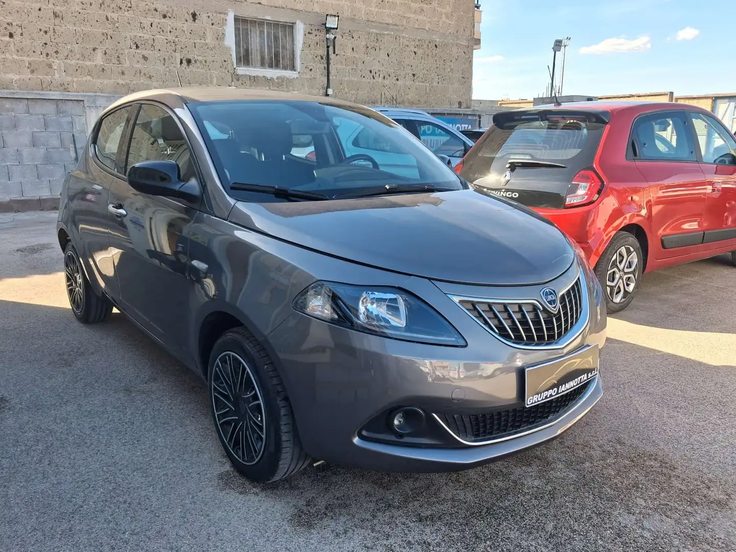 Lancia Ypsilon YPSILON 1.0 hybrid FARI LED NAVI CAR PLAY KM 25410 Schwarz - 2