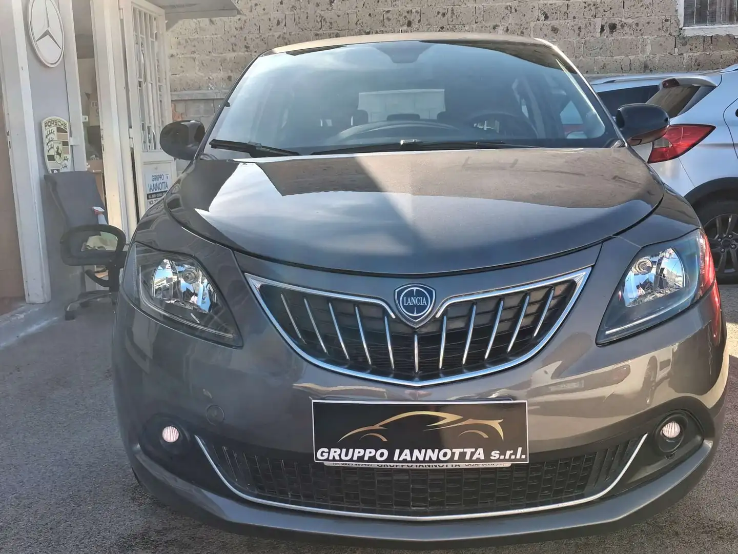 Lancia Ypsilon YPSILON 1.0 hybrid FARI LED NAVI CAR PLAY KM 25410 Schwarz - 1