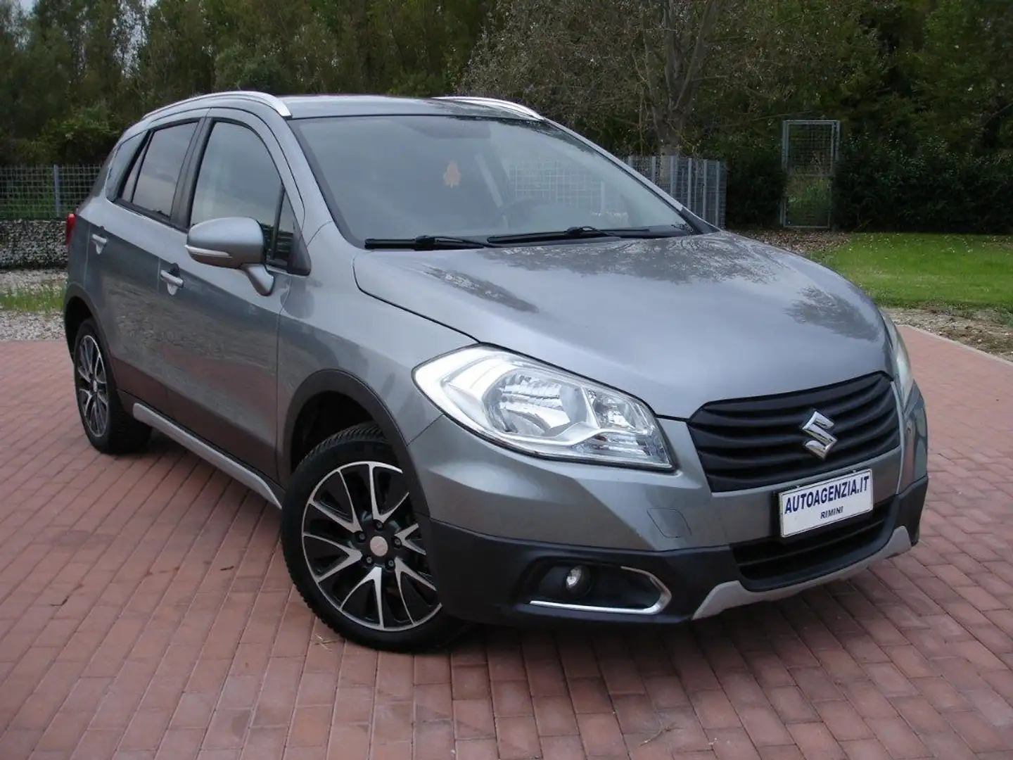 Suzuki S-Cross 1.6 DDiS 4WD 5 porte All Grip Style Grigio - 1