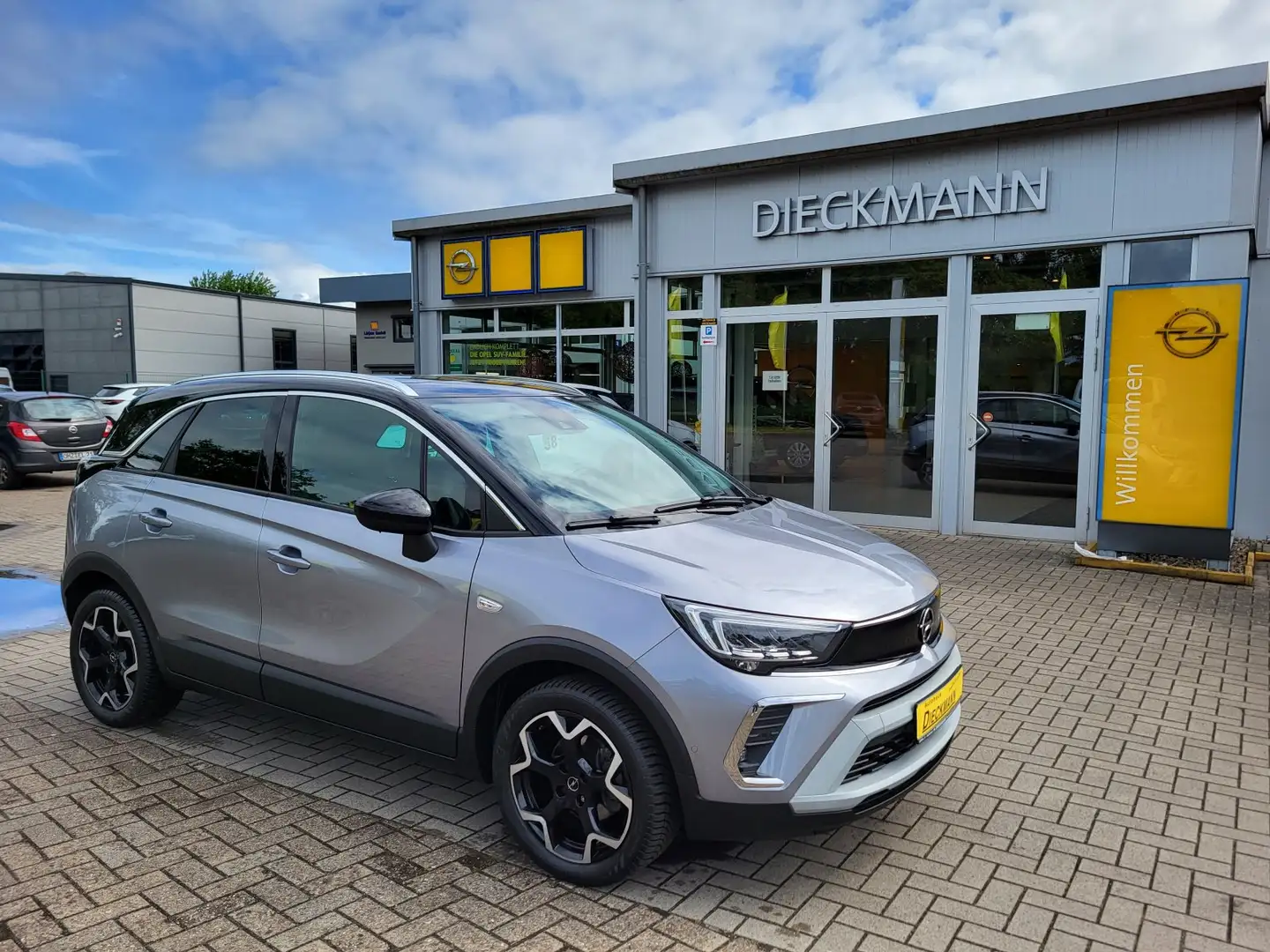 Opel Crossland Ultimate Navi SHZ RFK Pano-Dach LED PDC V/H Grau - 2