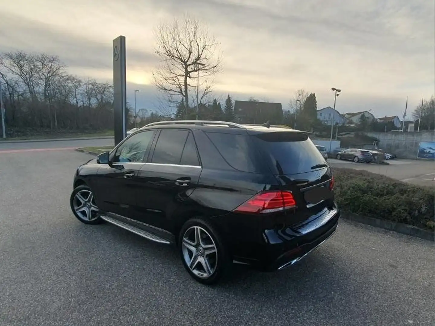 Mercedes-Benz GLE 350 d 4Matic 9G-TRONIC AMG Line - 2