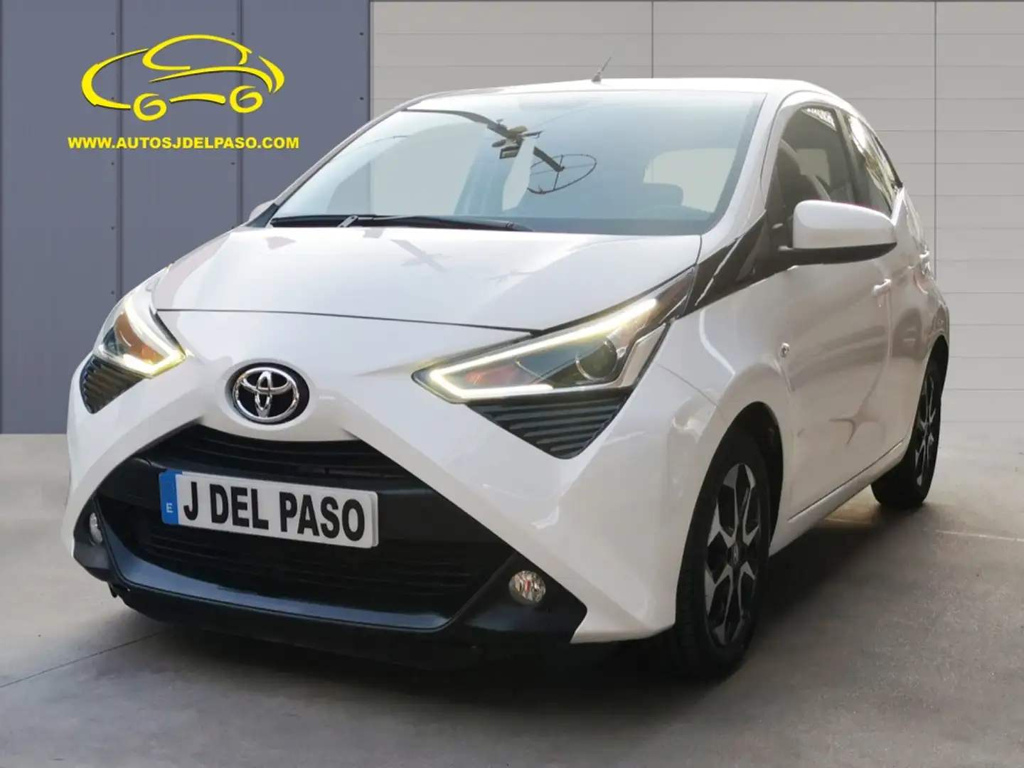 Toyota Aygo 70 x-play Blanco - 1