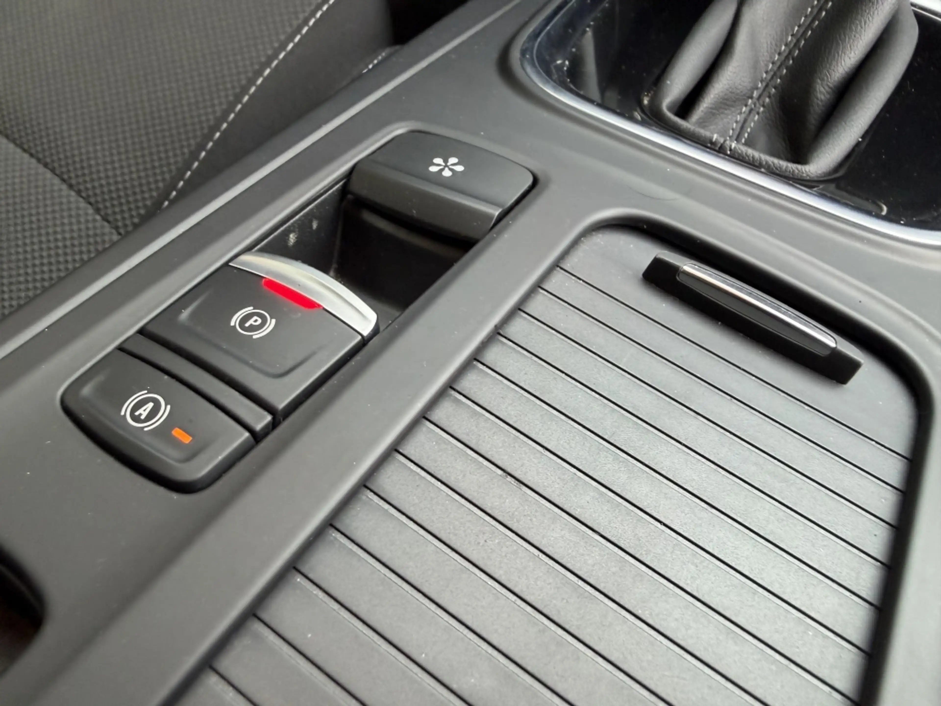 Renault Megane Estate 1.6 ET PH 160 Eq. CARPLAY CAMERA INRUIL MOG — photo 15