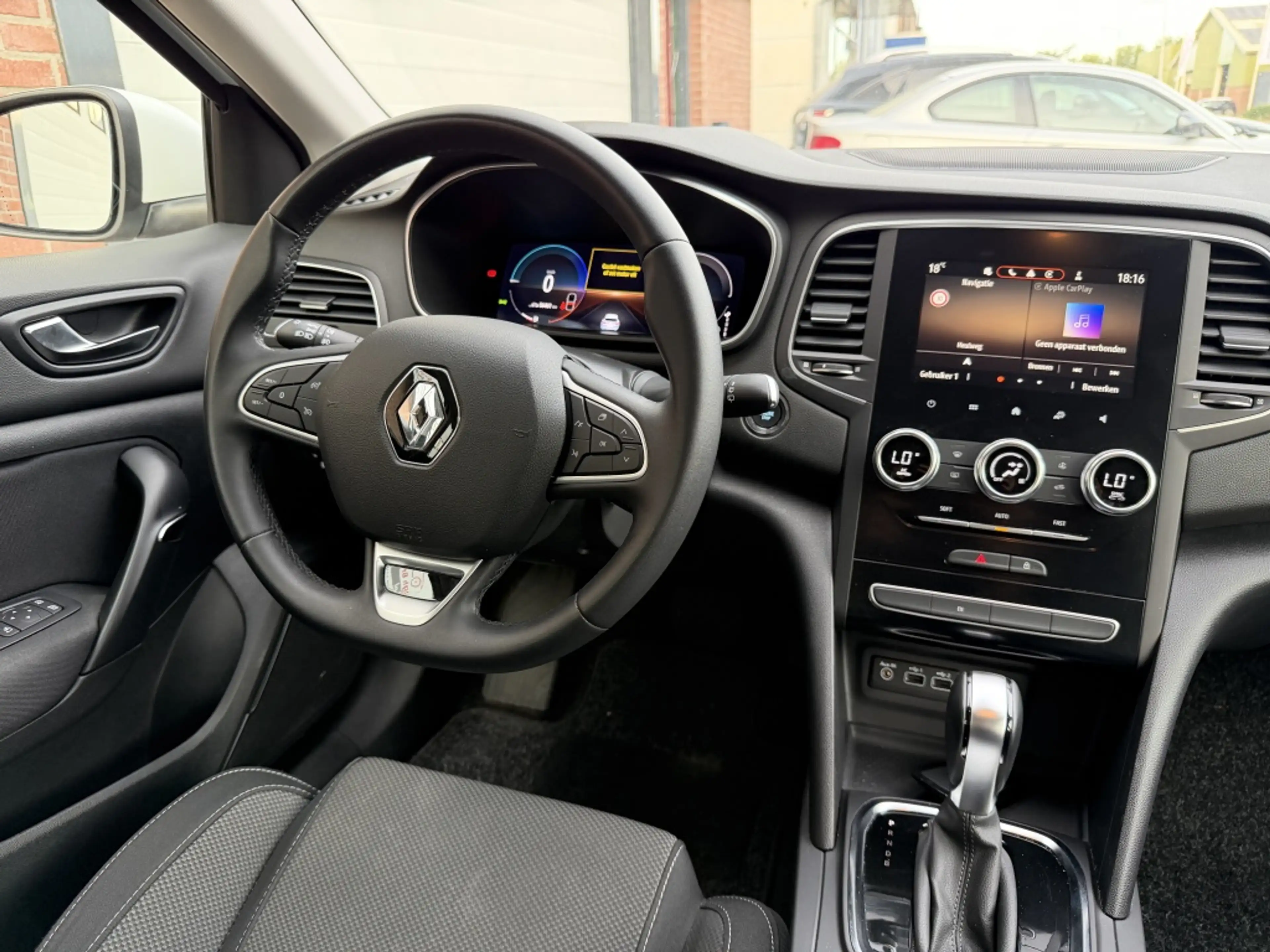 Renault Megane Estate 1.6 ET PH 160 Eq. CARPLAY CAMERA INRUIL MOG — photo 7