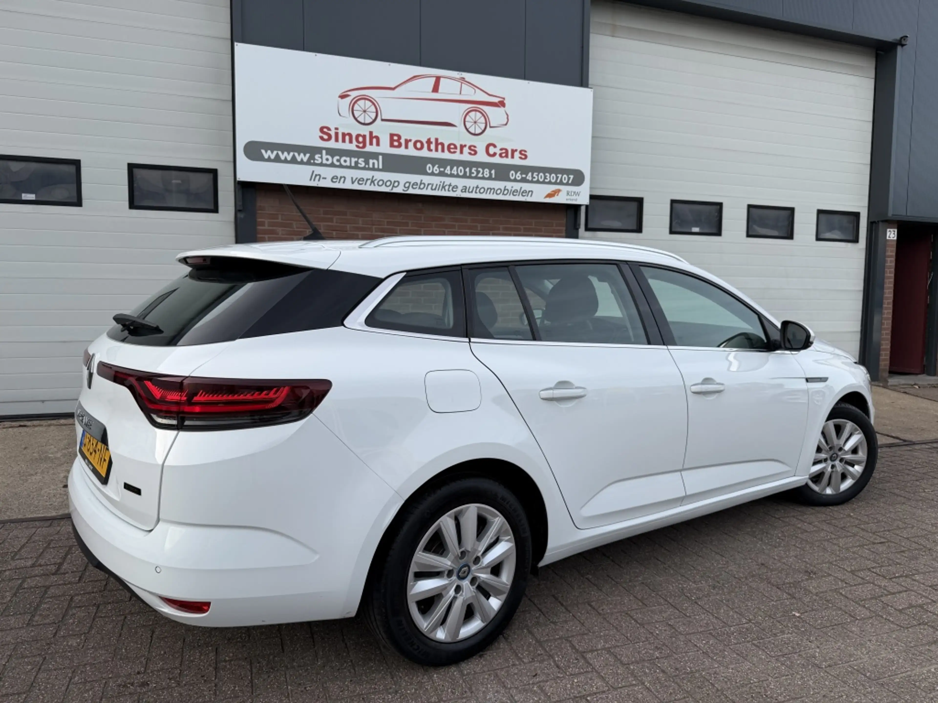 Renault Megane Estate 1.6 ET PH 160 Eq. CARPLAY CAMERA INRUIL MOG — photo 4