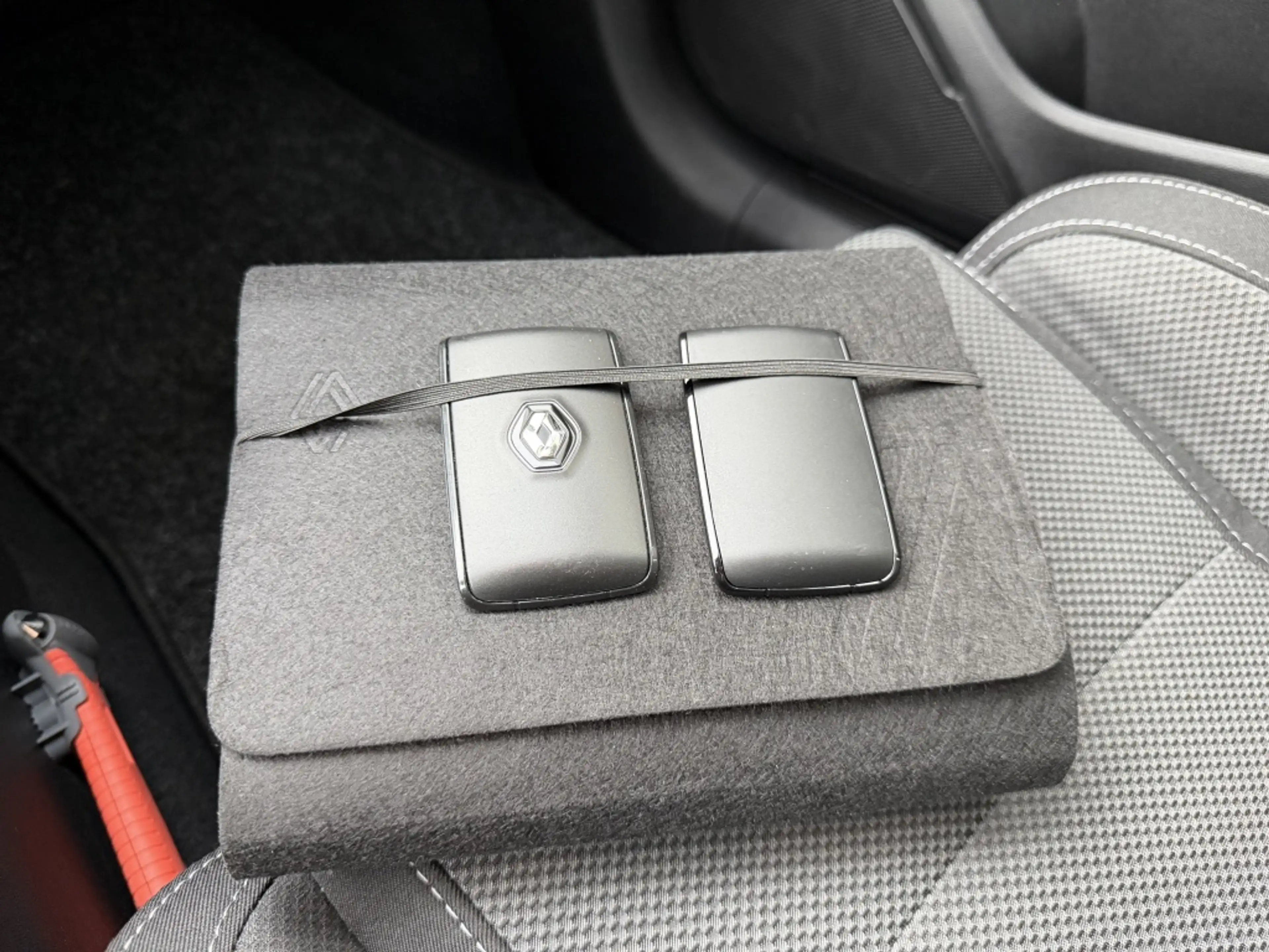 Renault Megane Estate 1.6 ET PH 160 Eq. CARPLAY CAMERA INRUIL MOG — photo 10
