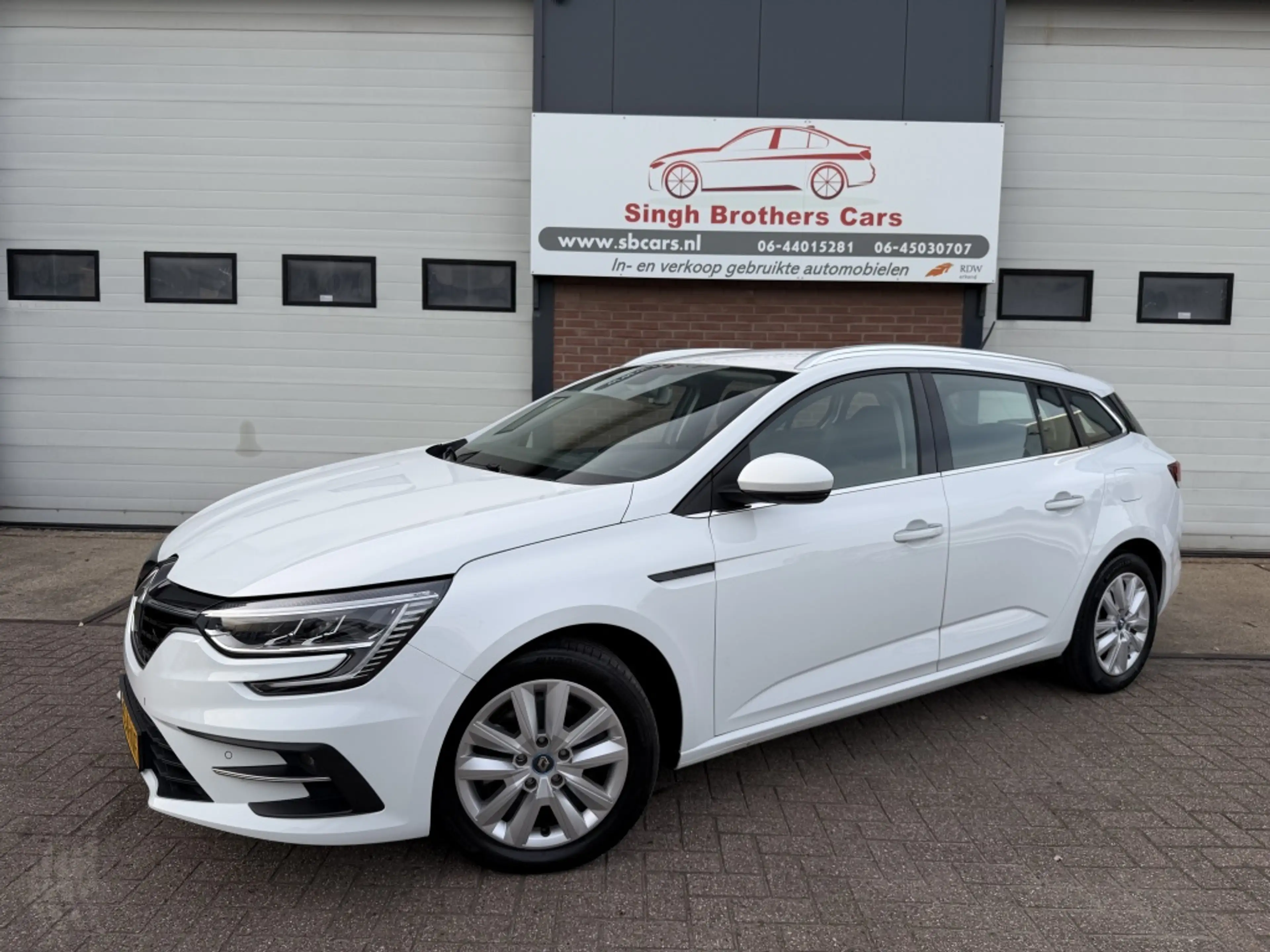 Renault Megane Estate 1.6 ET PH 160 Eq. CARPLAY CAMERA INRUIL MOG — photo 2