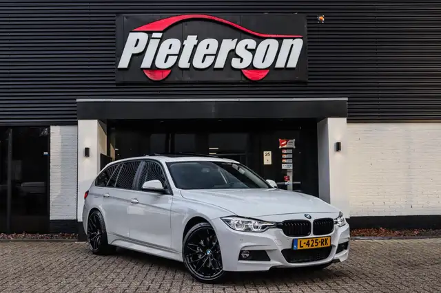 BMW 330 3-serie Touring 330i xDrive M-Pakket PANO XENON CL