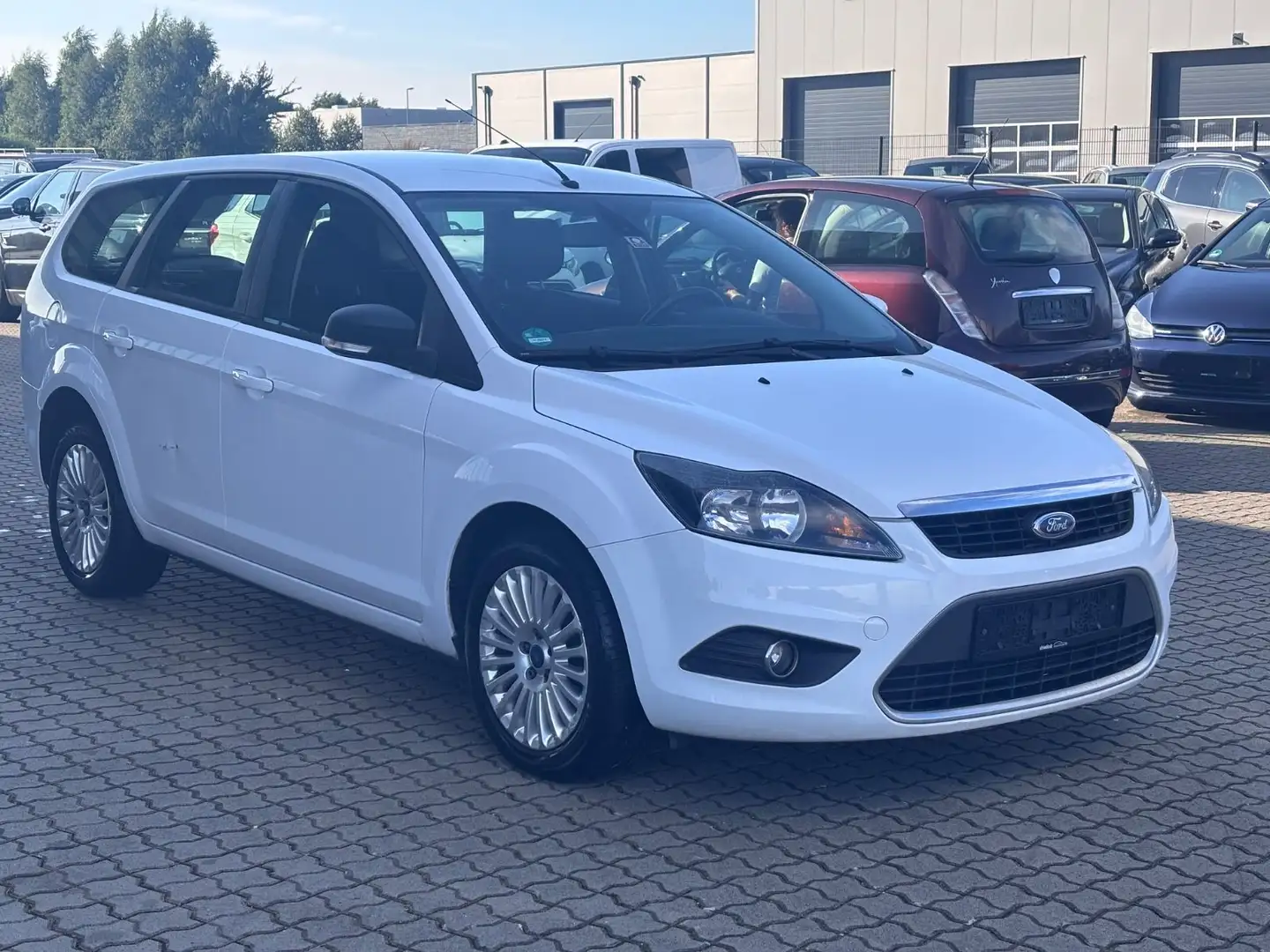 Ford Focus Turnier 1,6 TDCI Titanium-Navi-Eur5 Weiß - 1
