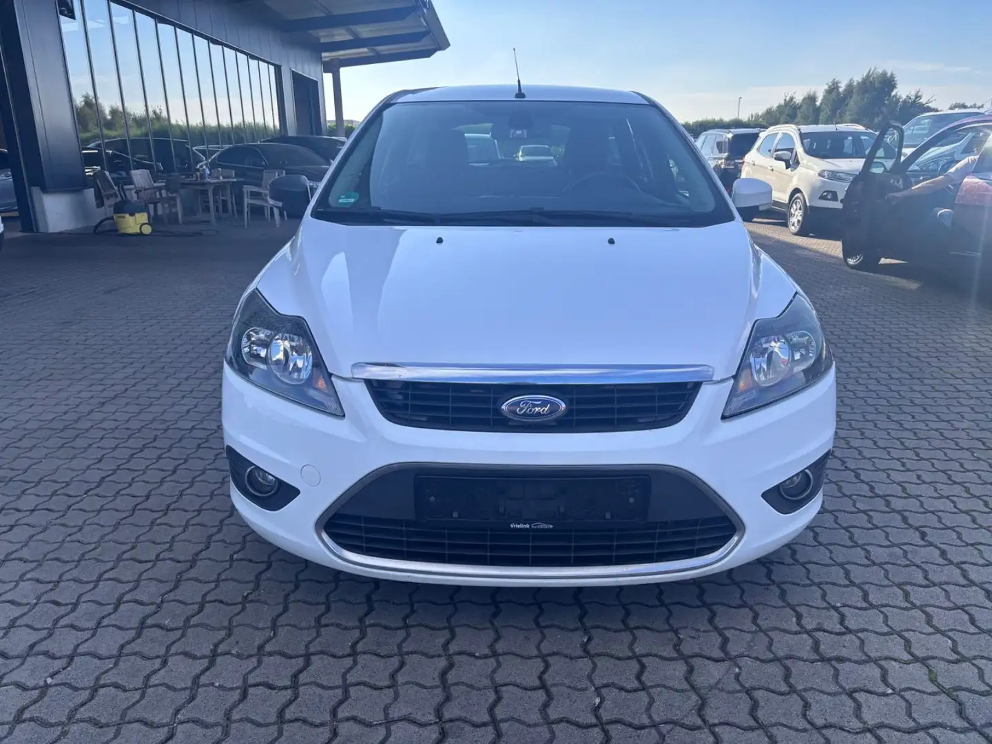 Ford Focus Turnier 1,6 TDCI Titanium-Navi-Eur5 Weiß - 2