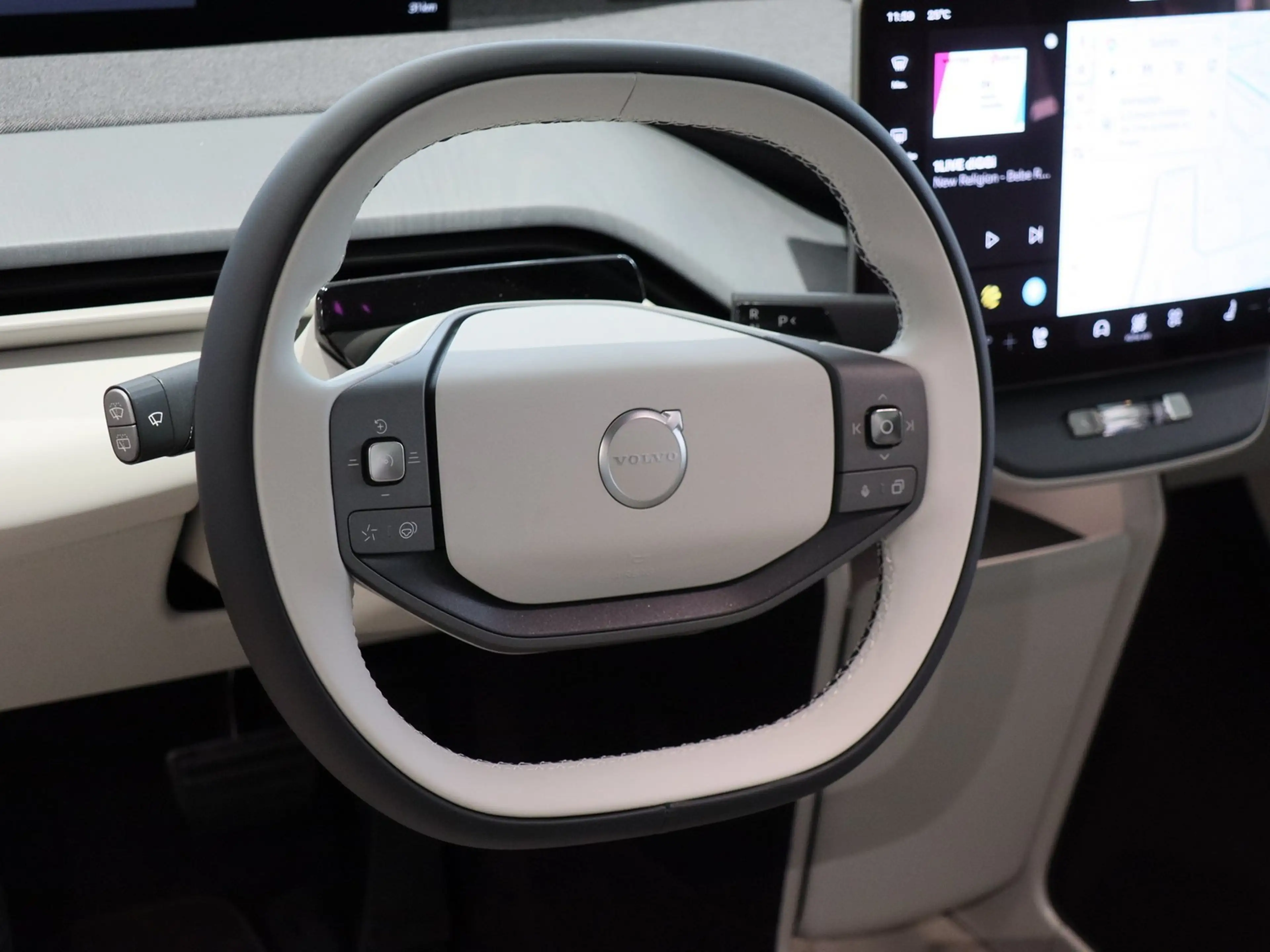 Volvo EX60 P10 electric Ultra AWD — photo 9