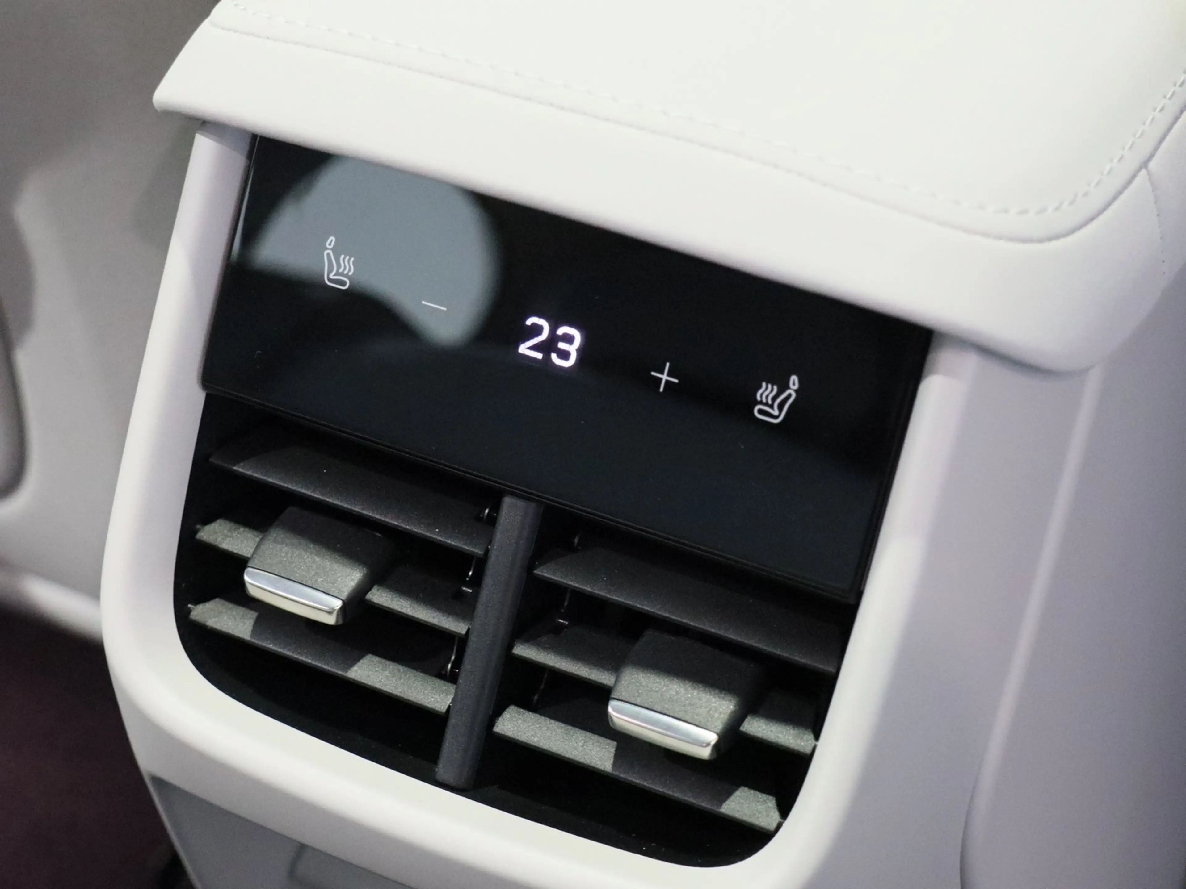 Volvo EX60 P10 electric Ultra AWD — photo 15