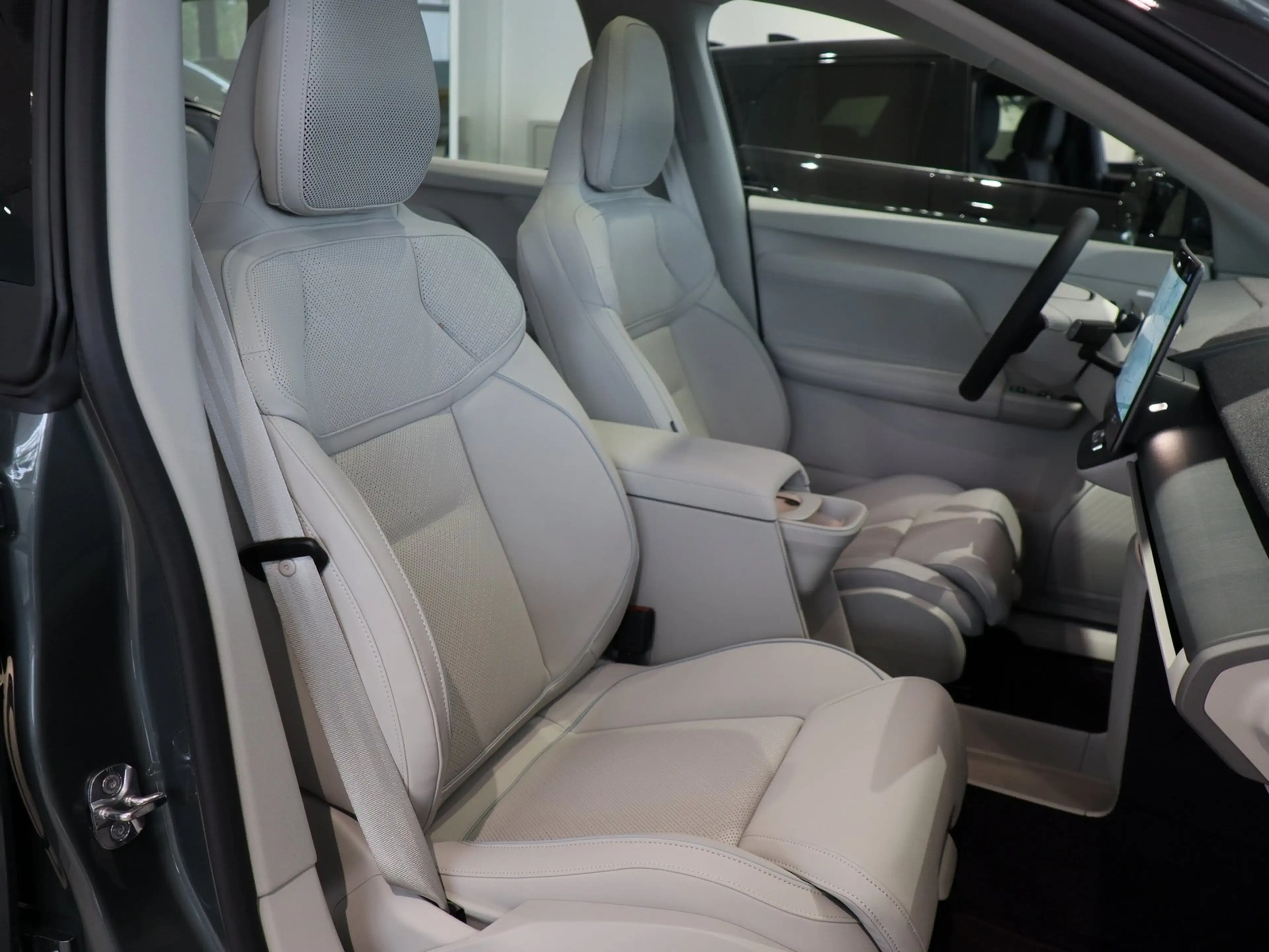 Volvo EX60 P10 electric Ultra AWD — photo 6