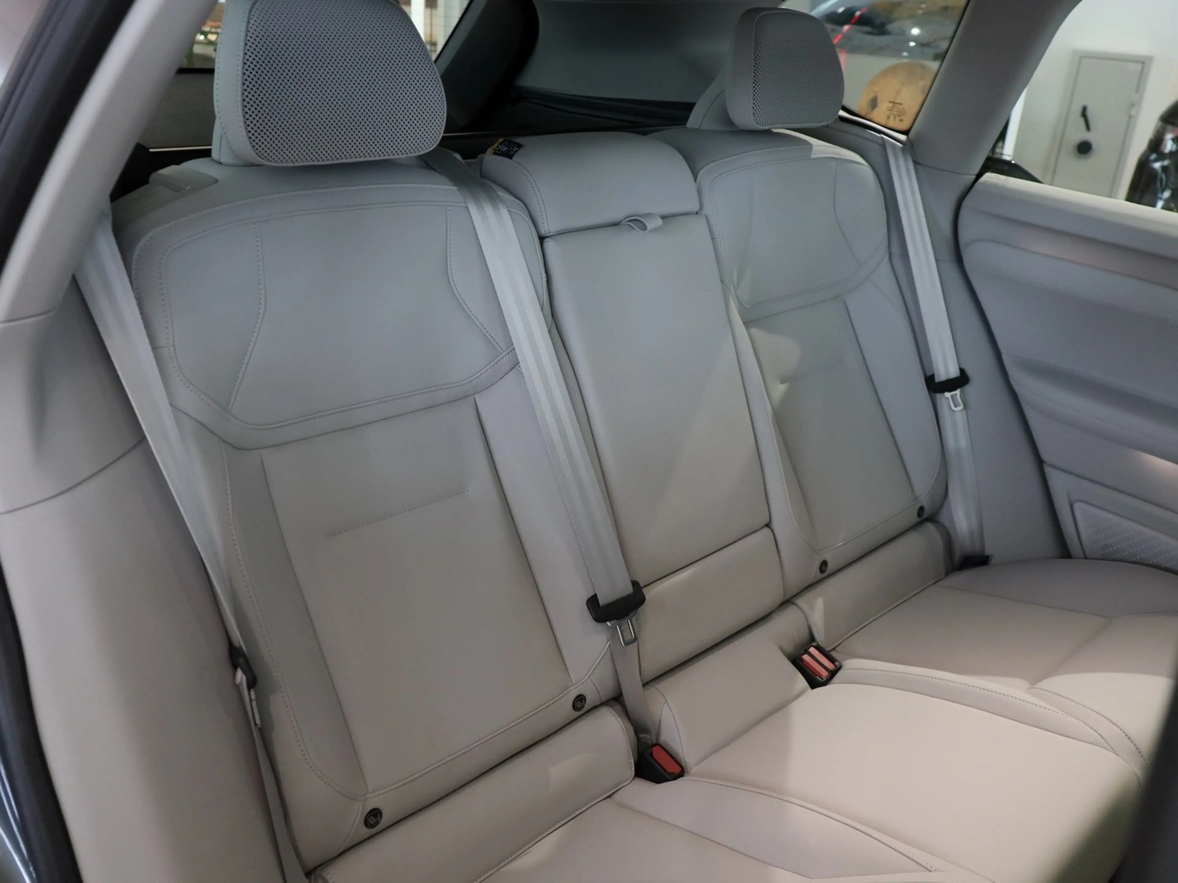 Volvo EX60 P10 electric Ultra AWD — photo 4