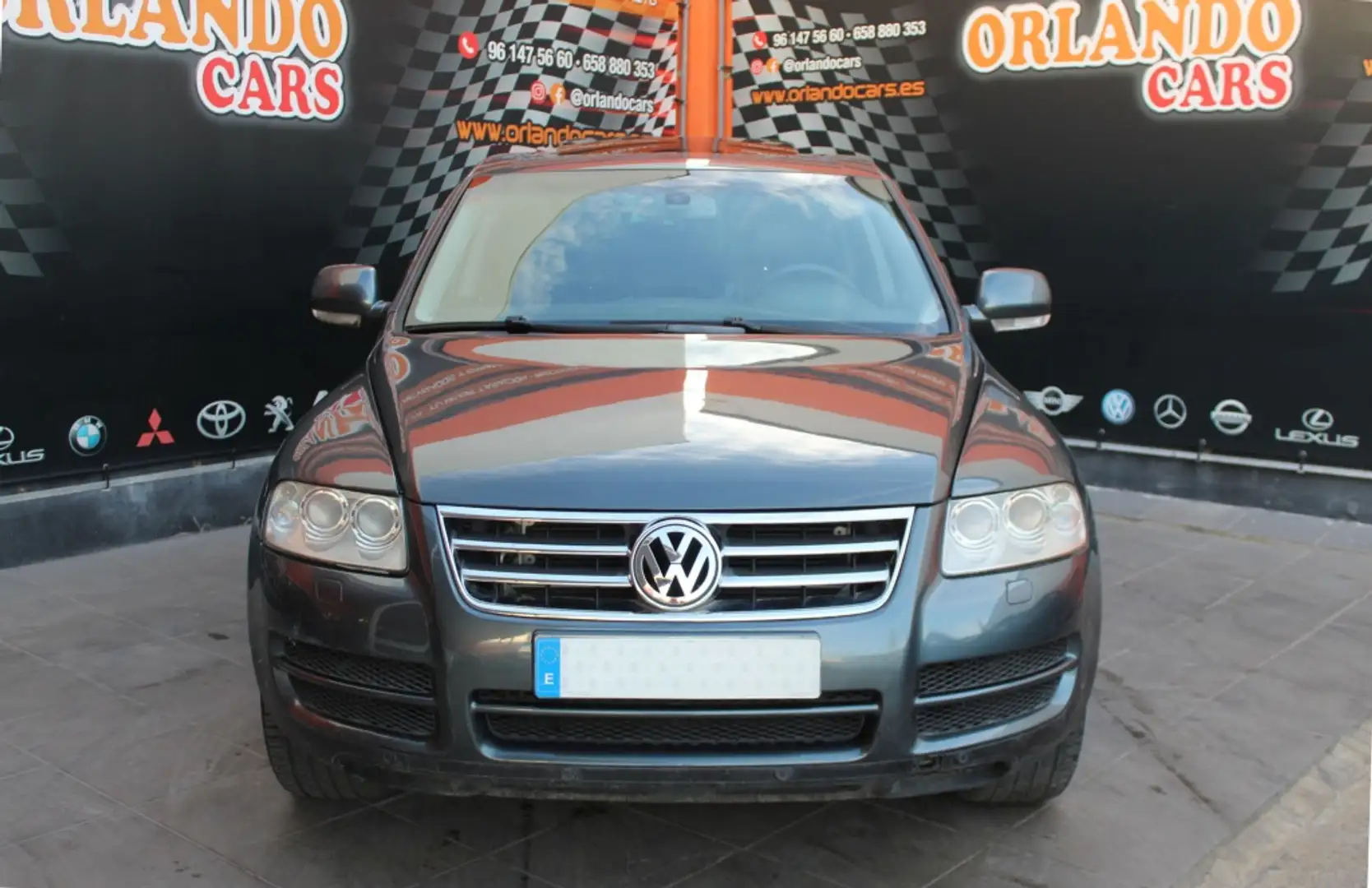 Volkswagen Touareg 3.0TDI V6 Tiptronic Gris - 2