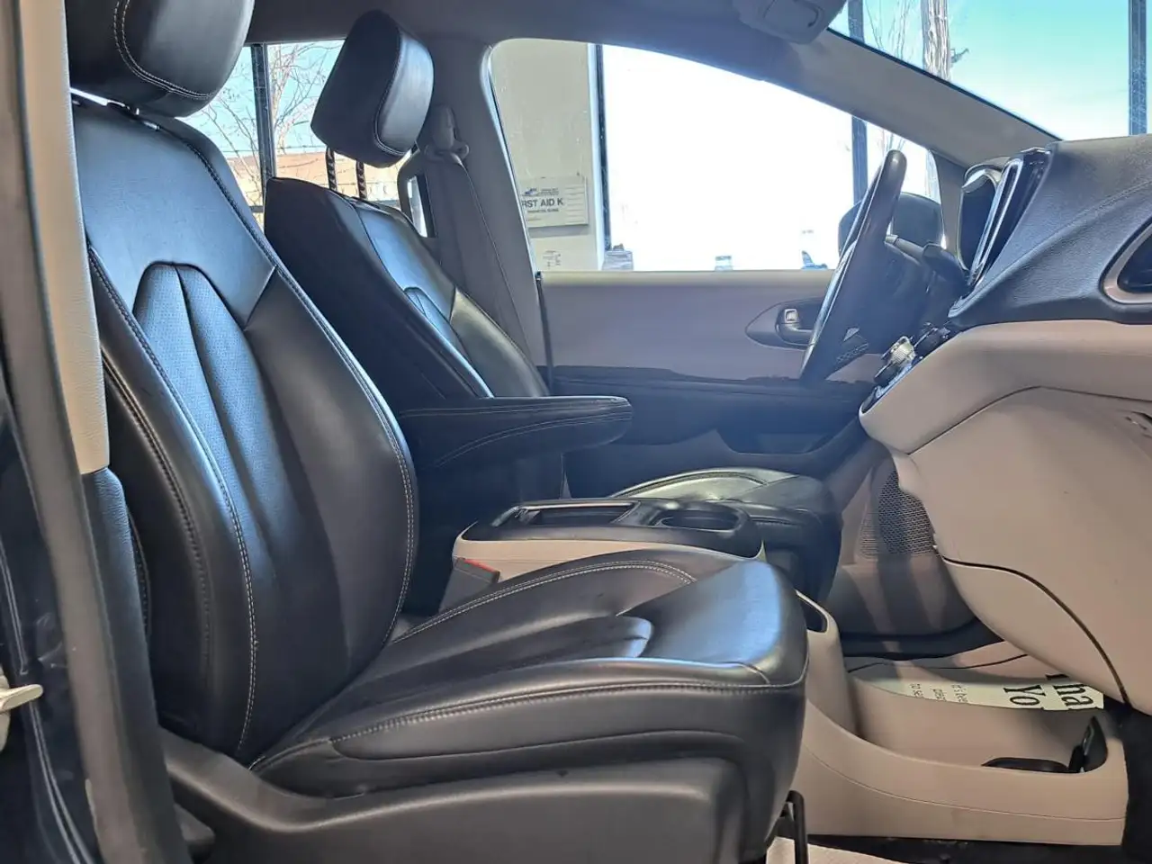 Chrysler Pacifica photo Chrysler Pacifica