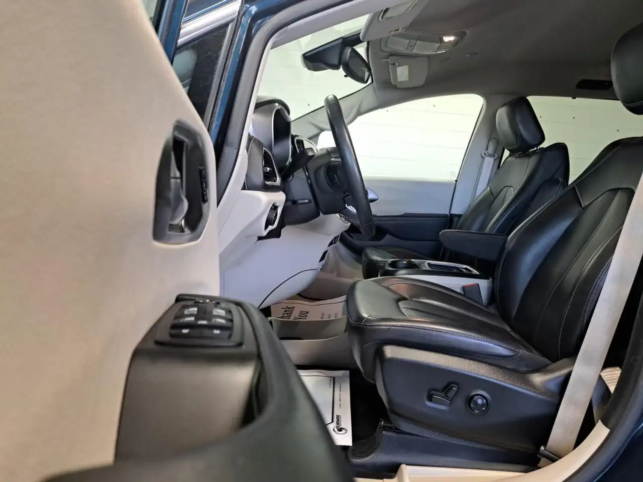 Chrysler Pacifica photo Chrysler Pacifica