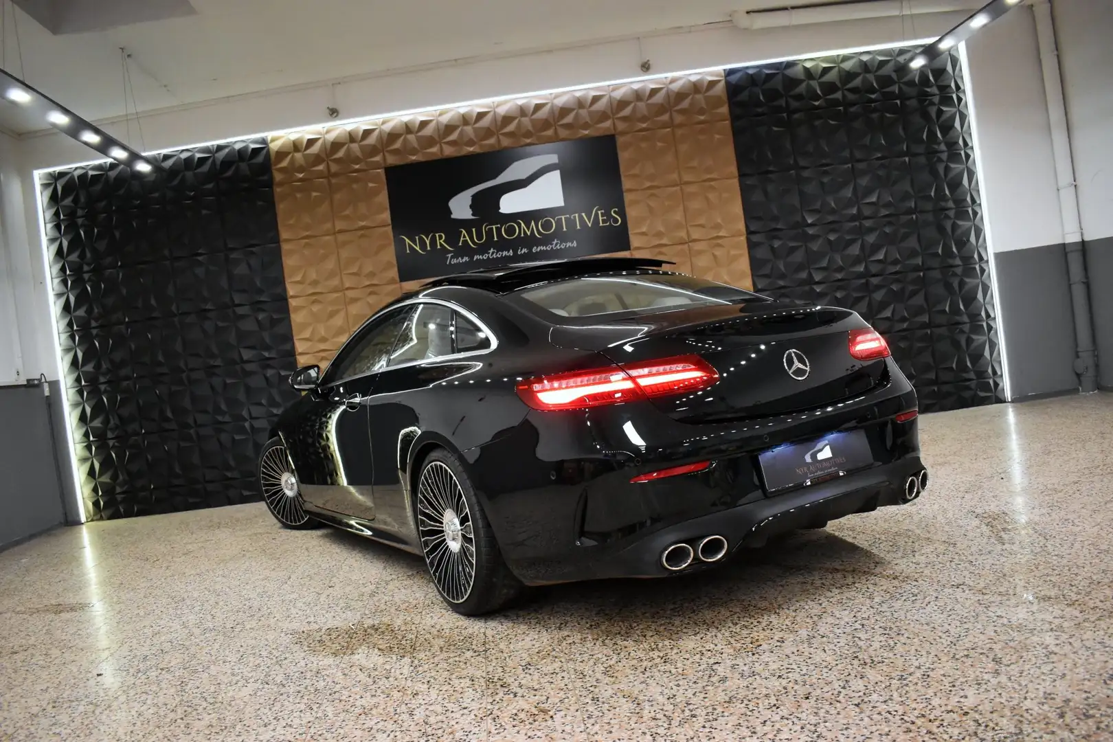 Mercedes-Benz E 220 d E53 AMG LOOK, PANO, LUFT, BURMESTER, MULTIBEAM Grün - 2