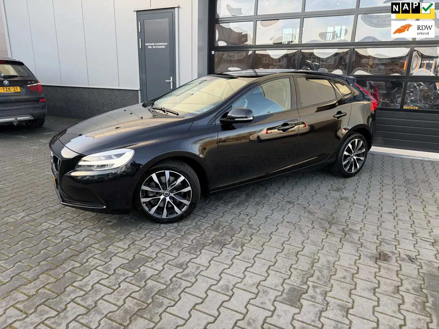 Volvo V40 1.5 T3 Dynamic Edition Automaat 1 ste eigenaar Noir - 1
