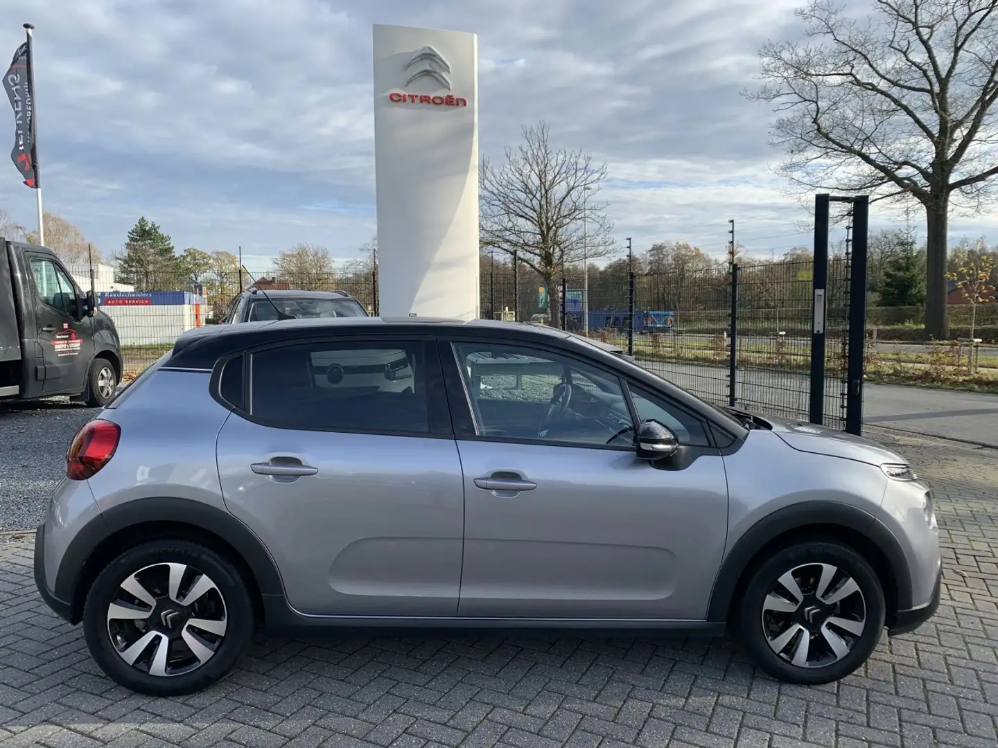Citroen C3 1.2 Turbo 110 Automaat Shine Grijs - 1