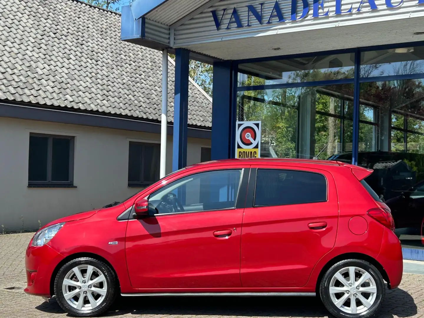 Mitsubishi Space Star 1.2 Intense+ Navi Clima Cruise Park.Sens Keyless N Rood - 2