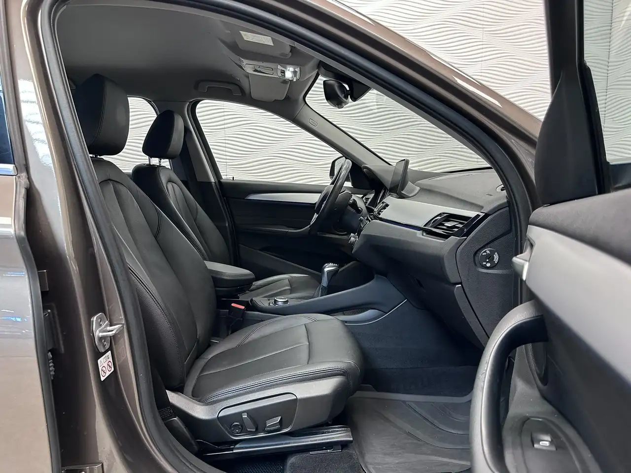 BMW X1 xDrive25e*NAVI PRO*HUD*ZTLVERW.*LAGE BIV!*LED*, миниатюра 21