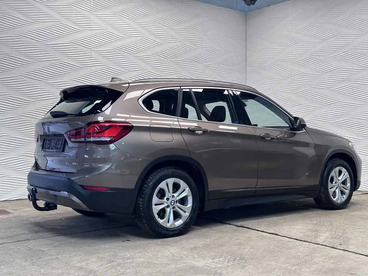 BMW X1 xDrive25e*NAVI PRO*HUD*ZTLVERW.*LAGE BIV!*LED*, миниатюра 12