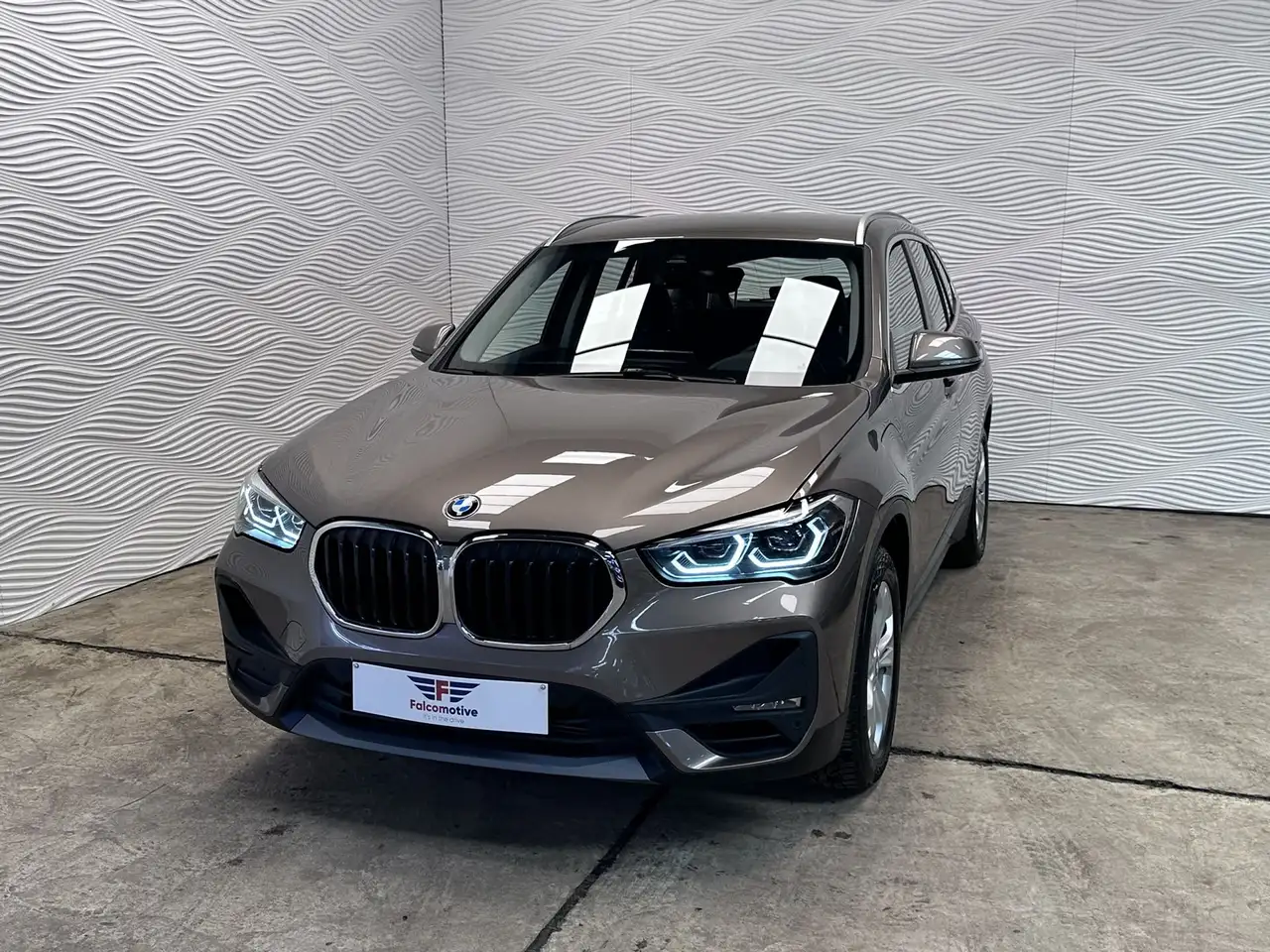 BMW X1 xDrive25e*NAVI PRO*HUD*ZTLVERW.*LAGE BIV!*LED*, миниатюра 4