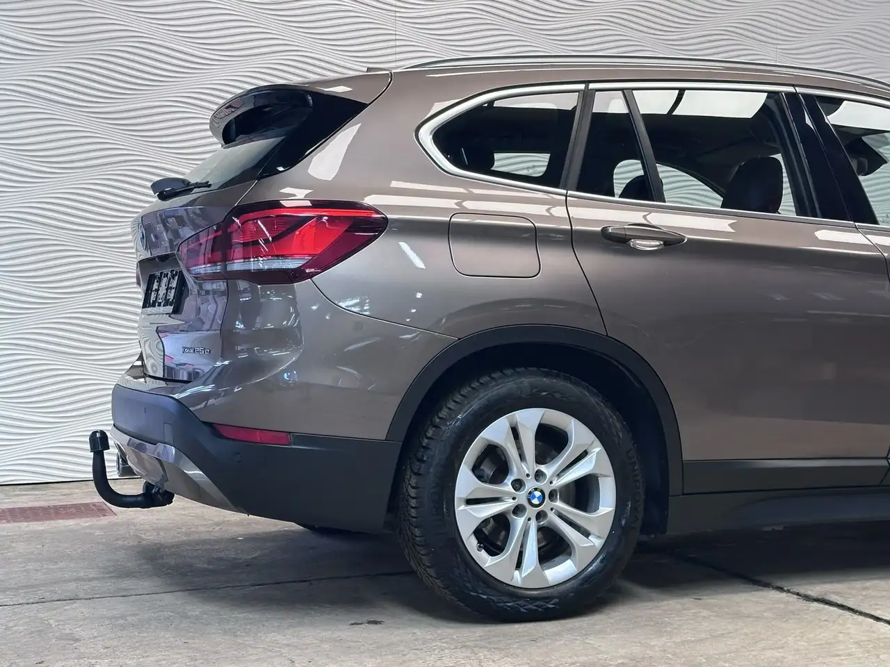 BMW X1 xDrive25e*NAVI PRO*HUD*ZTLVERW.*LAGE BIV!*LED*, миниатюра 13