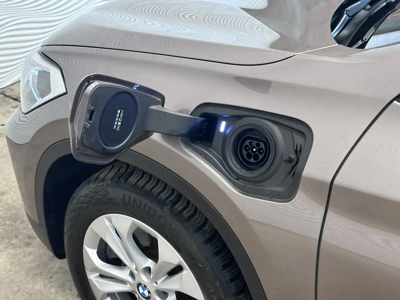 BMW X1 xDrive25e*NAVI PRO*HUD*ZTLVERW.*LAGE BIV!*LED*, миниатюра 16