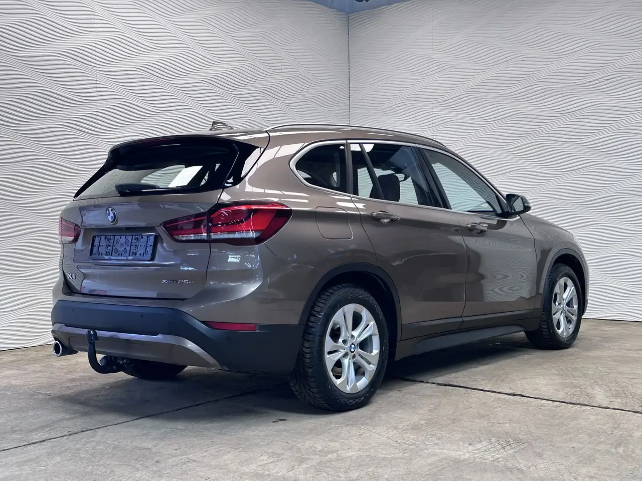 BMW X1 xDrive25e*NAVI PRO*HUD*ZTLVERW.*LAGE BIV!*LED*, миниатюра 11
