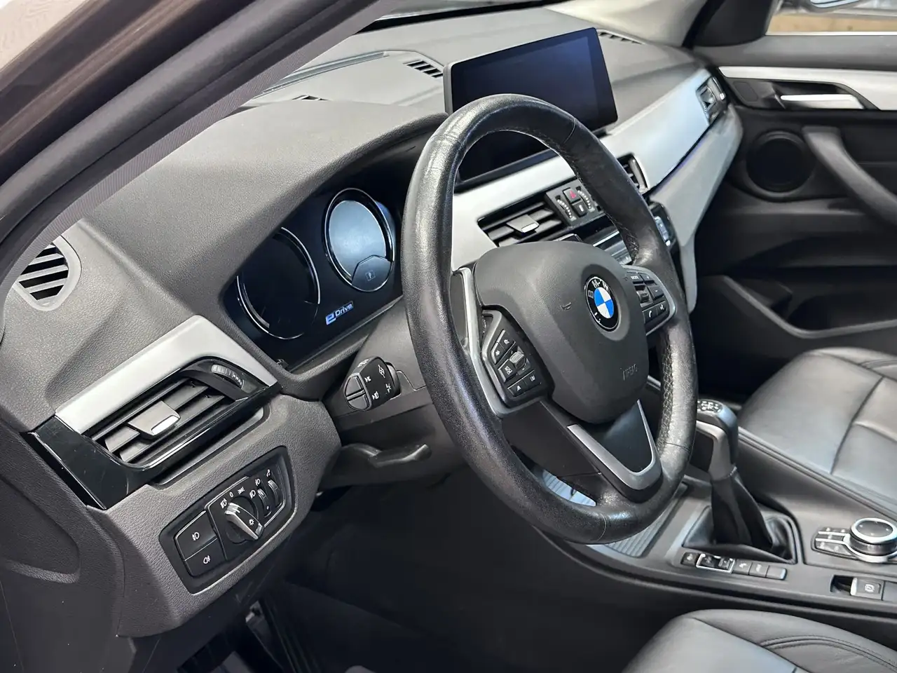 BMW X1 xDrive25e*NAVI PRO*HUD*ZTLVERW.*LAGE BIV!*LED*, миниатюра 24