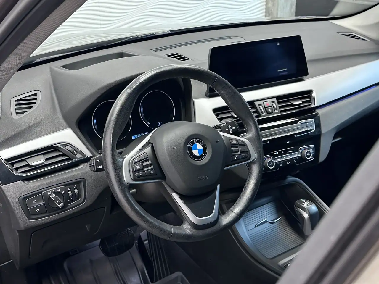 BMW X1 xDrive25e*NAVI PRO*HUD*ZTLVERW.*LAGE BIV!*LED*, миниатюра 23