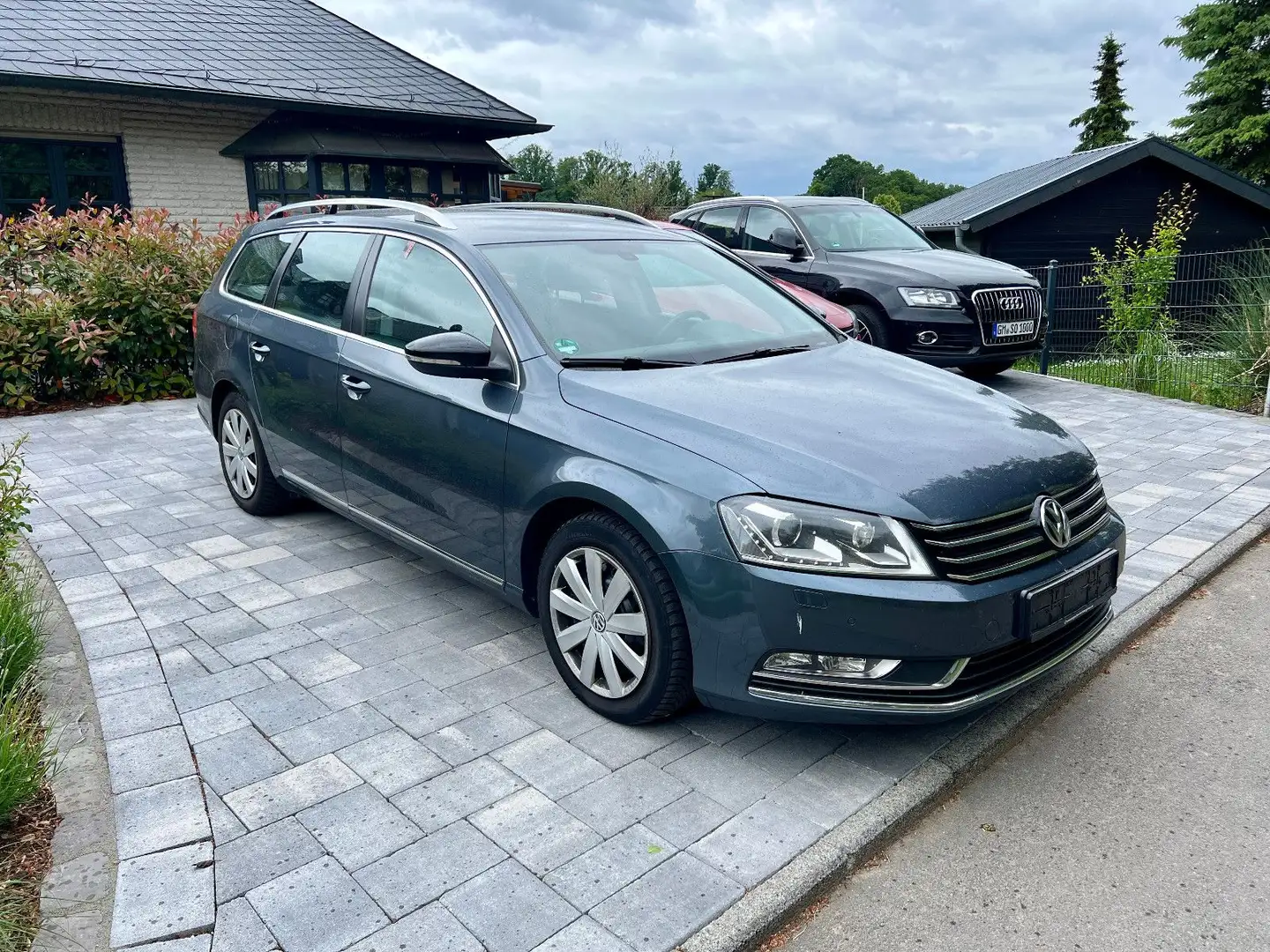 Volkswagen Passat Variant Business Edition BlueMotion Grau - 2
