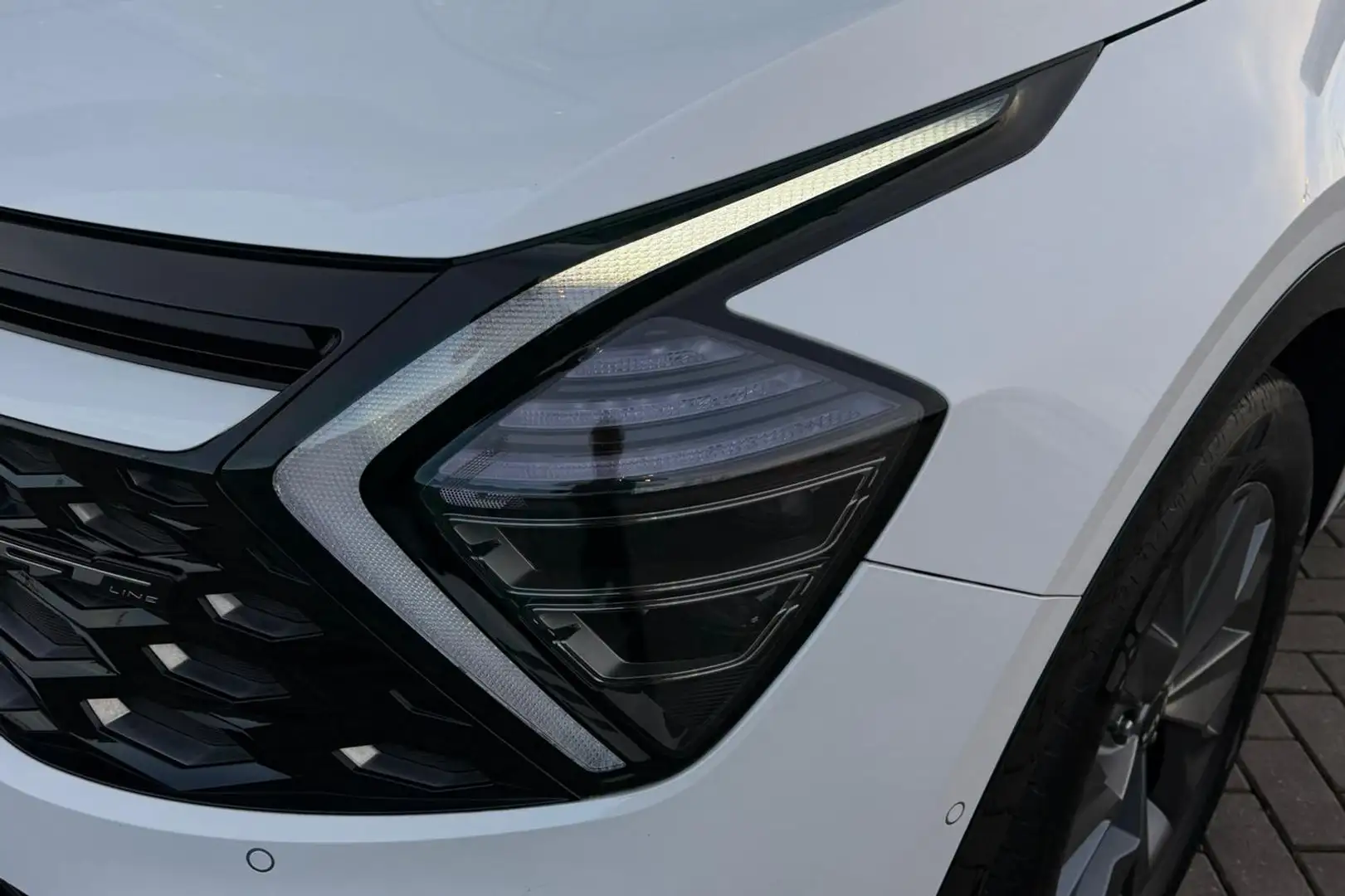 Kia Sportage 1.6 T-GDi Hybrid GT-PlusLine | El. Panoramadak | L Weiß - 2