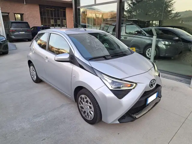 Toyota Aygo Connect 1.0 VVT-i 72 CV 5p. x-play