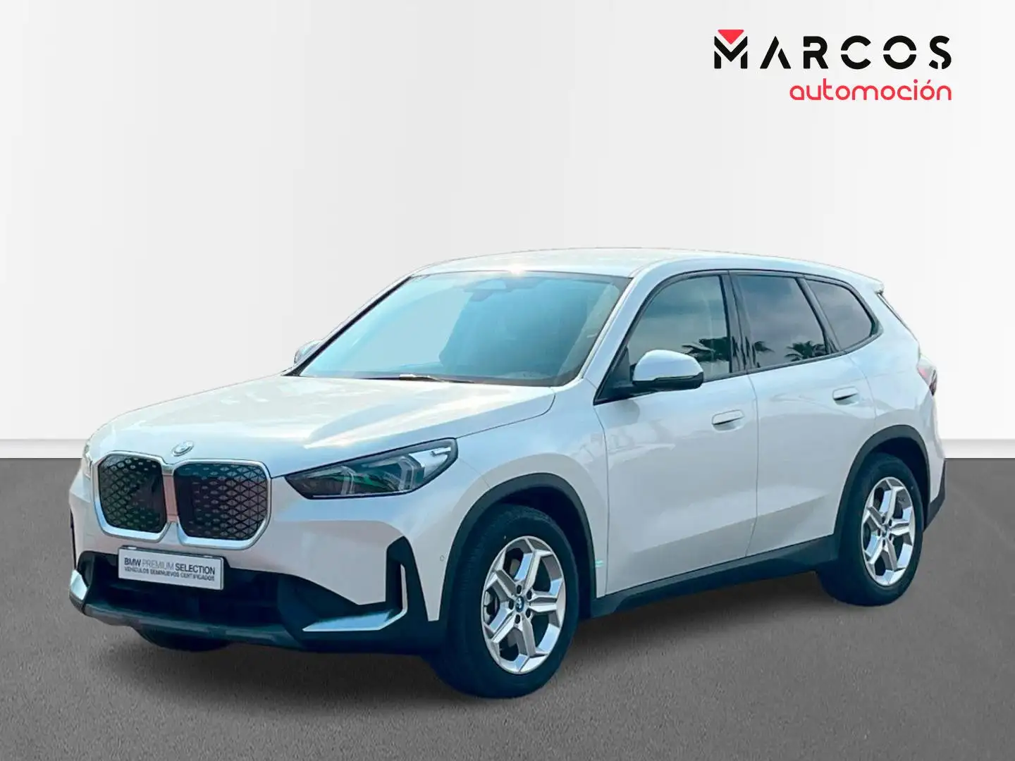 BMW iX1 xDrive30A Bílá - 1